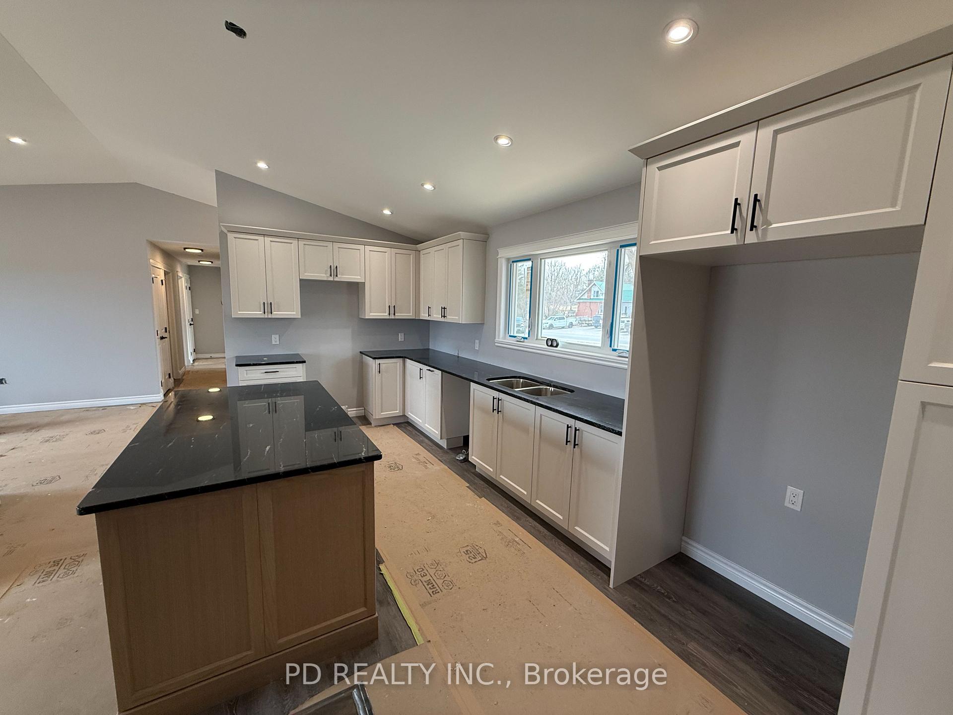 Photo 5 of 2455 Queen Mary Street, Cavan Monaghan, Cavan Twp — HOMEH