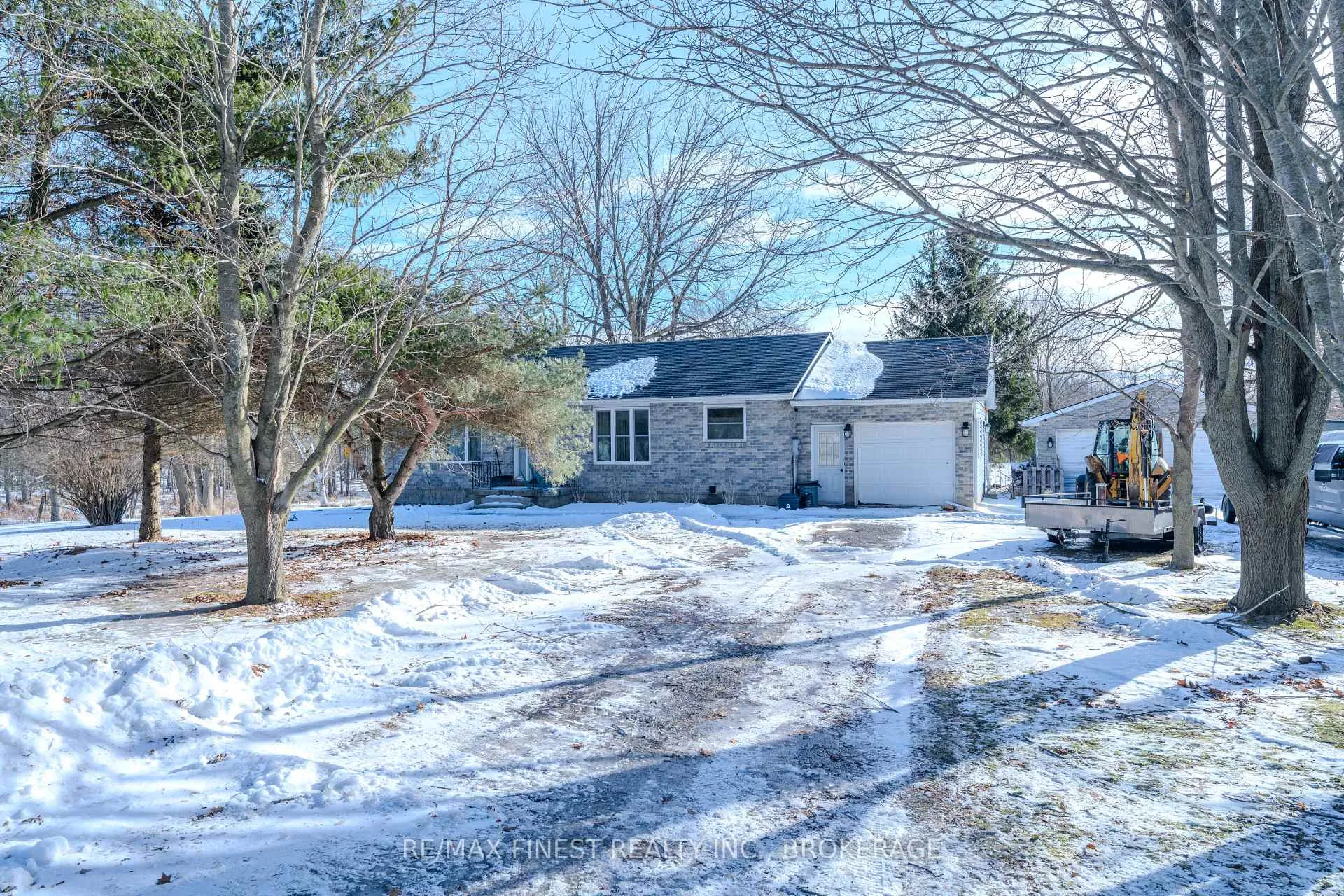 Photo 1 of 888 Simmons Road, Loyalist, Lennox and Addington - South — HOMEH