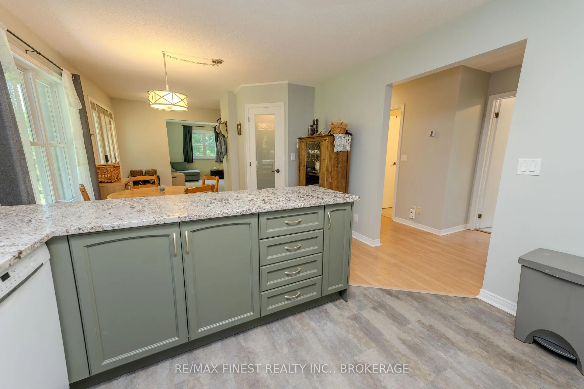 Photo 11 of 888 Simmons Road, Loyalist, Lennox and Addington - South — HOMEH