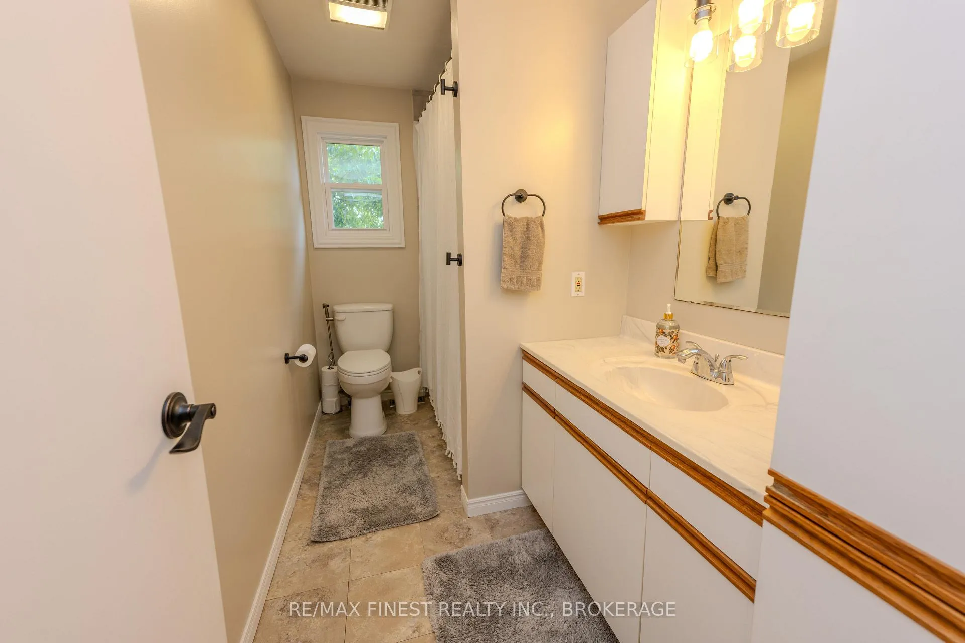 Photo 12 of 888 Simmons Road, Loyalist, Lennox and Addington - South — HOMEH