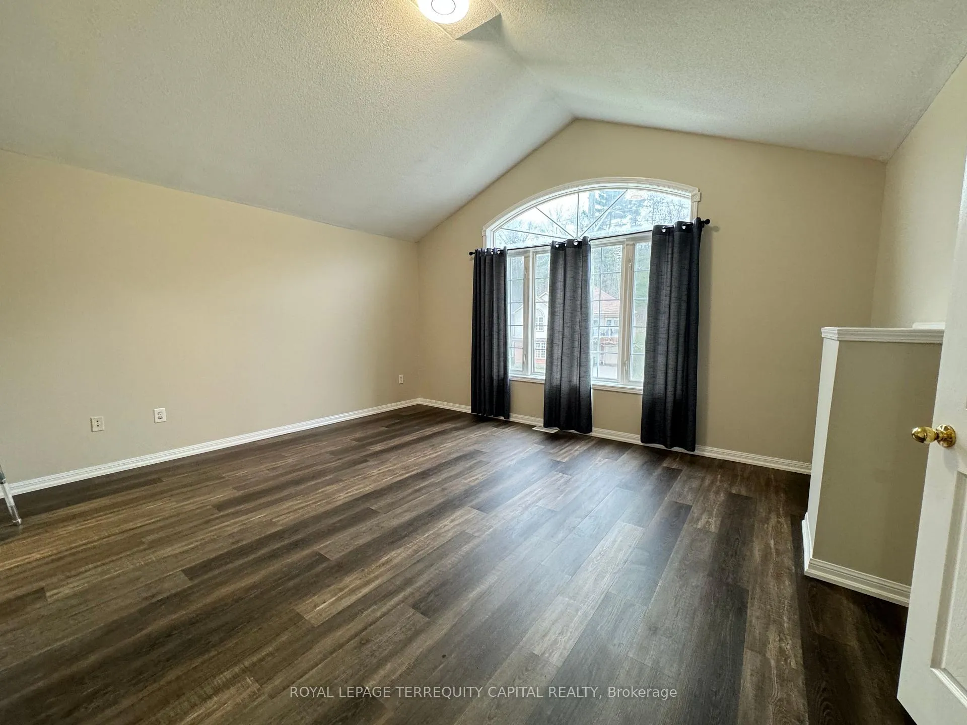 Photo 13 of Unit A, 349 Edgehill Drive, Barrie, Ardagh — HOMEH