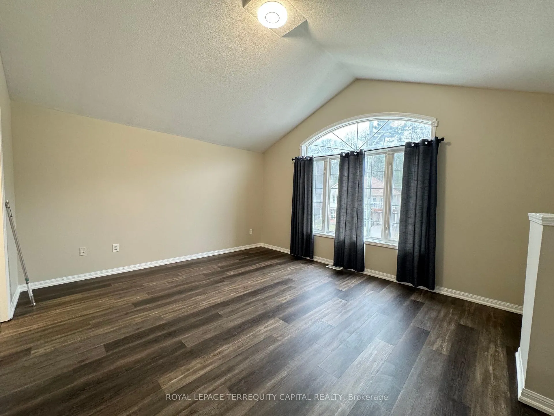 Photo 15 of Unit A, 349 Edgehill Drive, Barrie, Ardagh — HOMEH