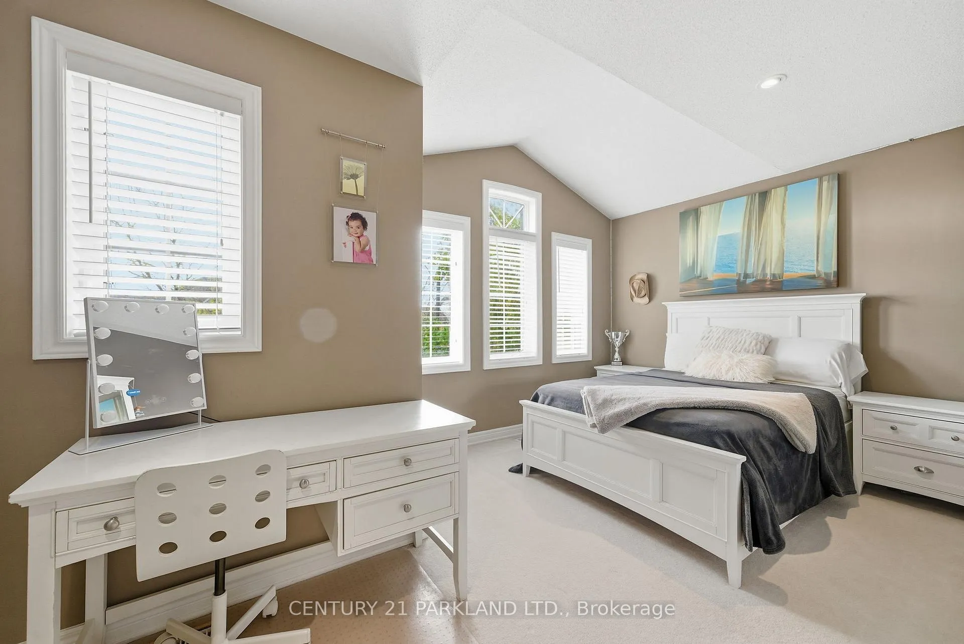 Photo 23 of 18 Turnbridge Road, Aurora, Bayview Wellington — HOMEH
