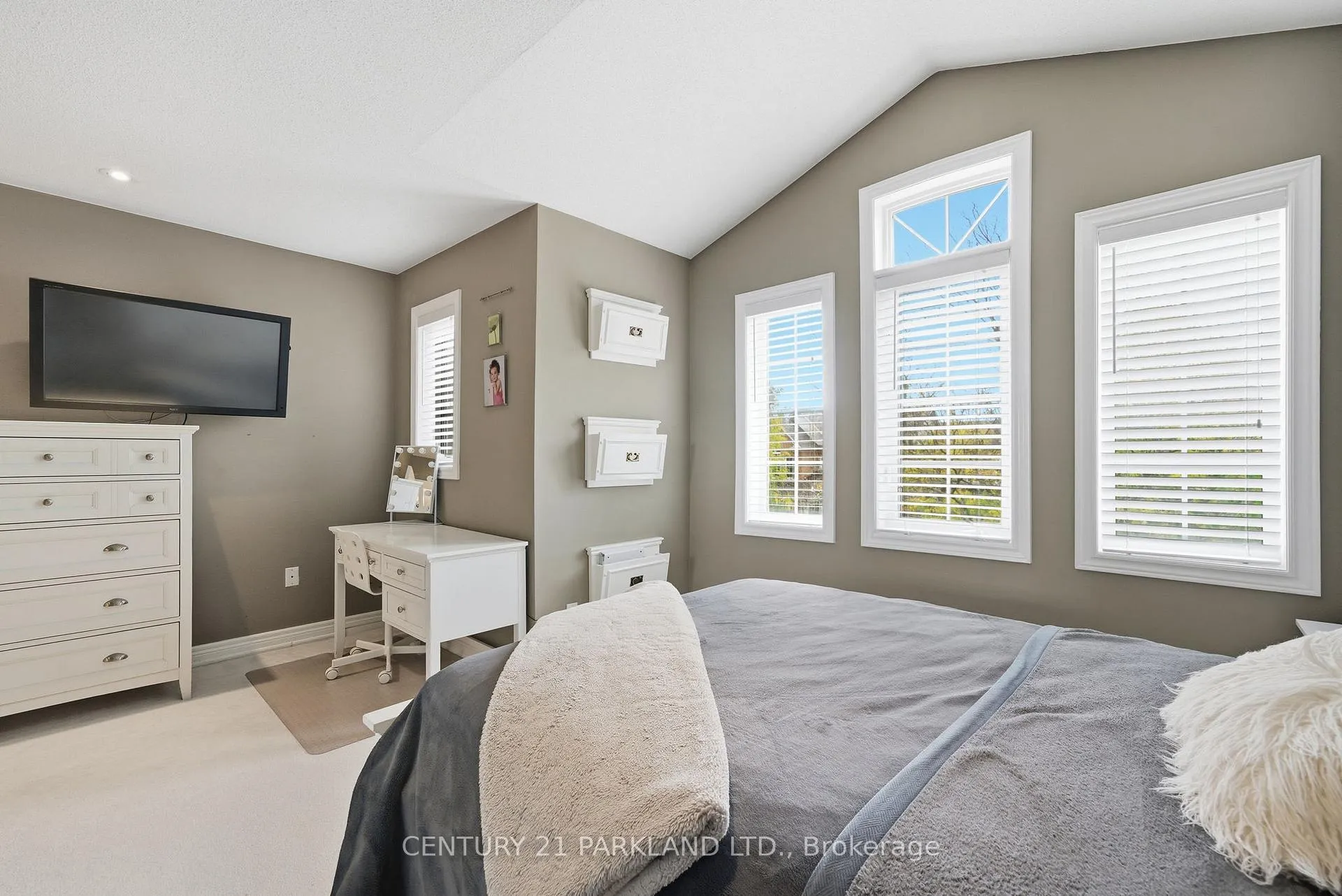 Photo 25 of 18 Turnbridge Road, Aurora, Bayview Wellington — HOMEH