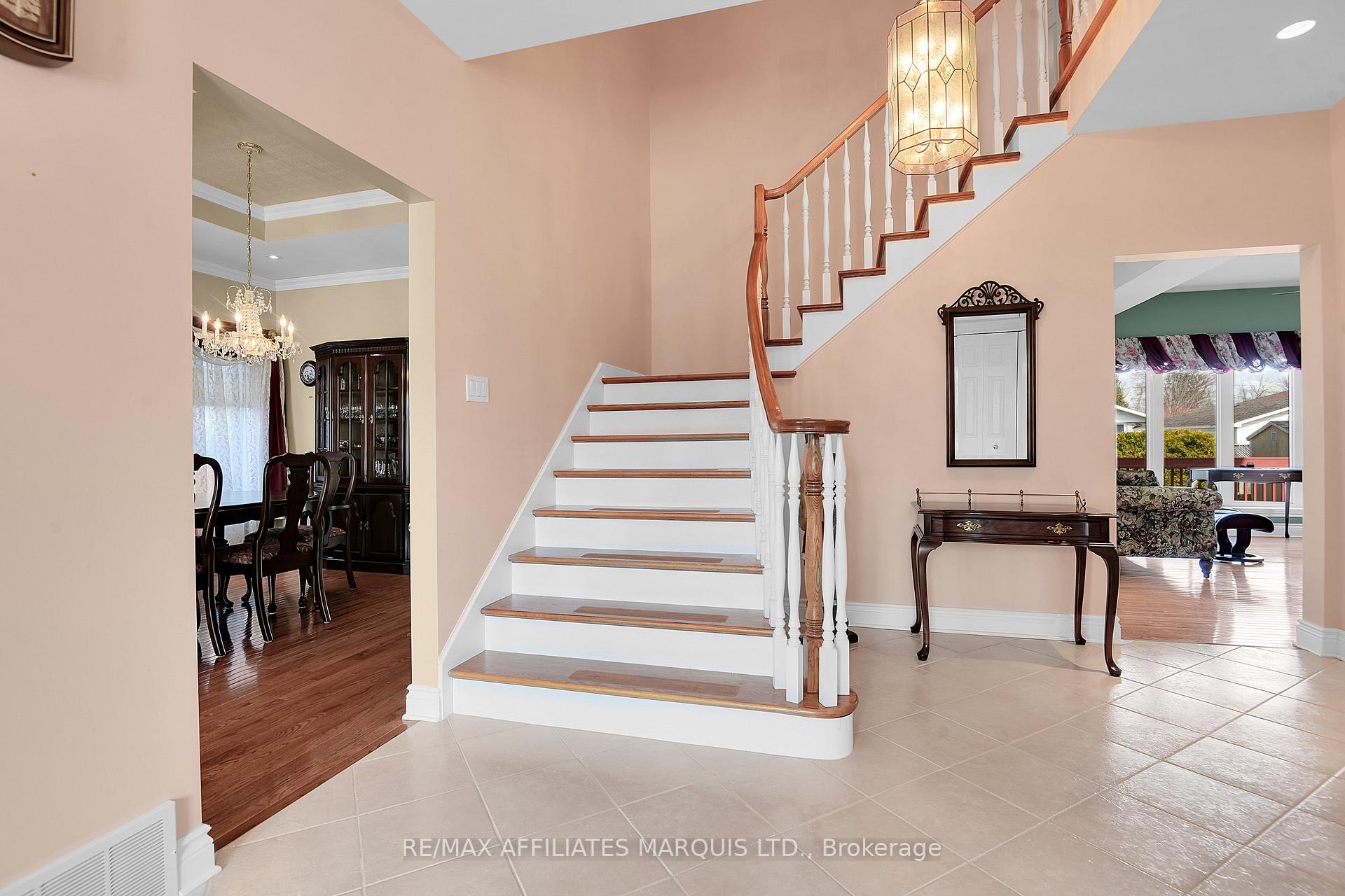 Photo 5 of 540 Joanne Crescent, Cornwall — HOMEH