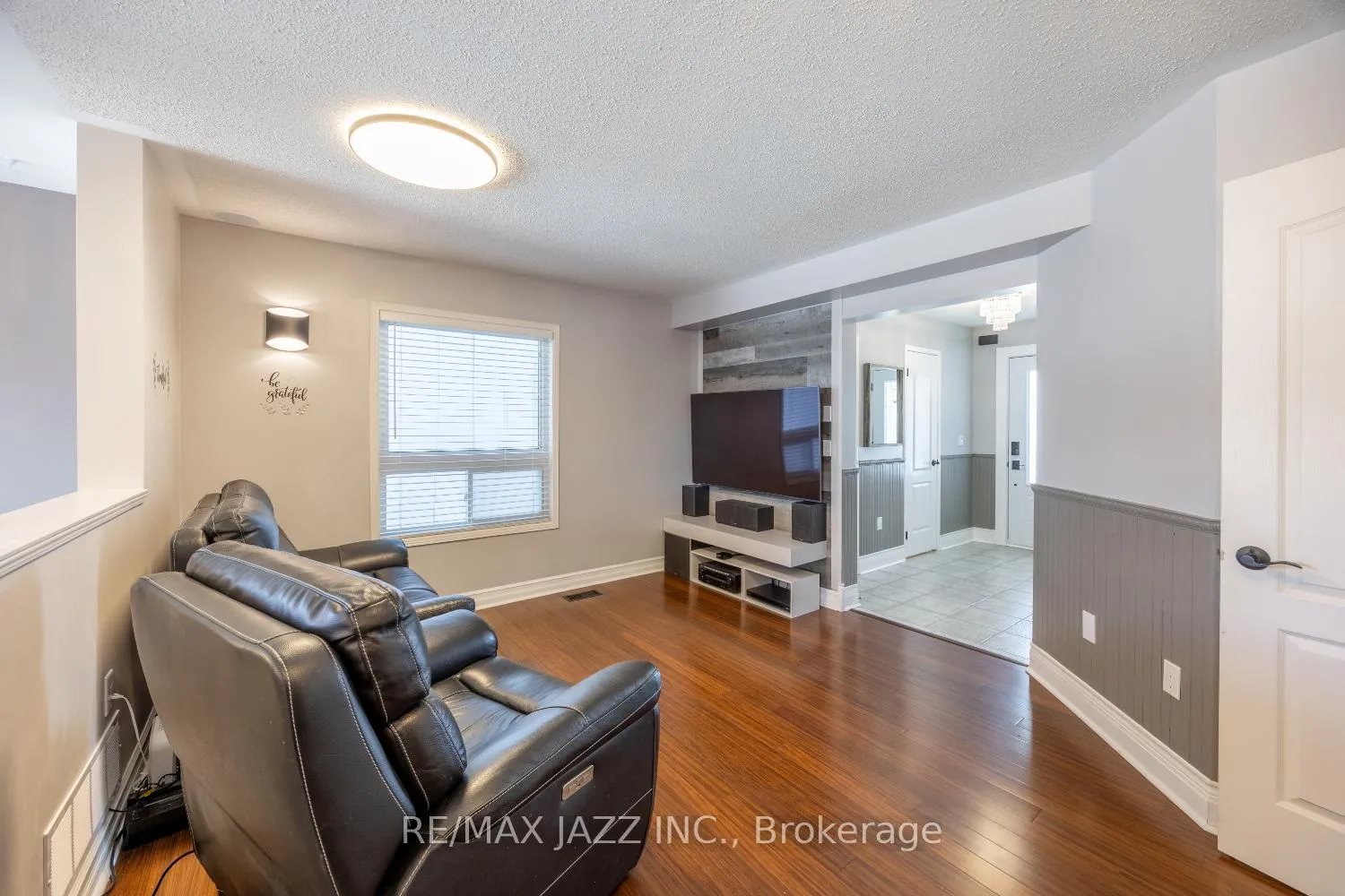 Photo 4 of 50 Honeyman Drive, Clarington, Bowmanville — HOMEH