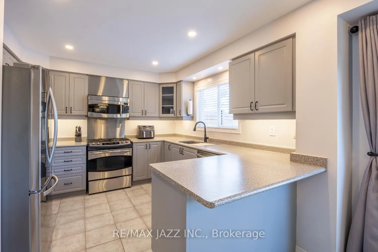 Photo 7 of 50 Honeyman Drive, Clarington, Bowmanville — HOMEH