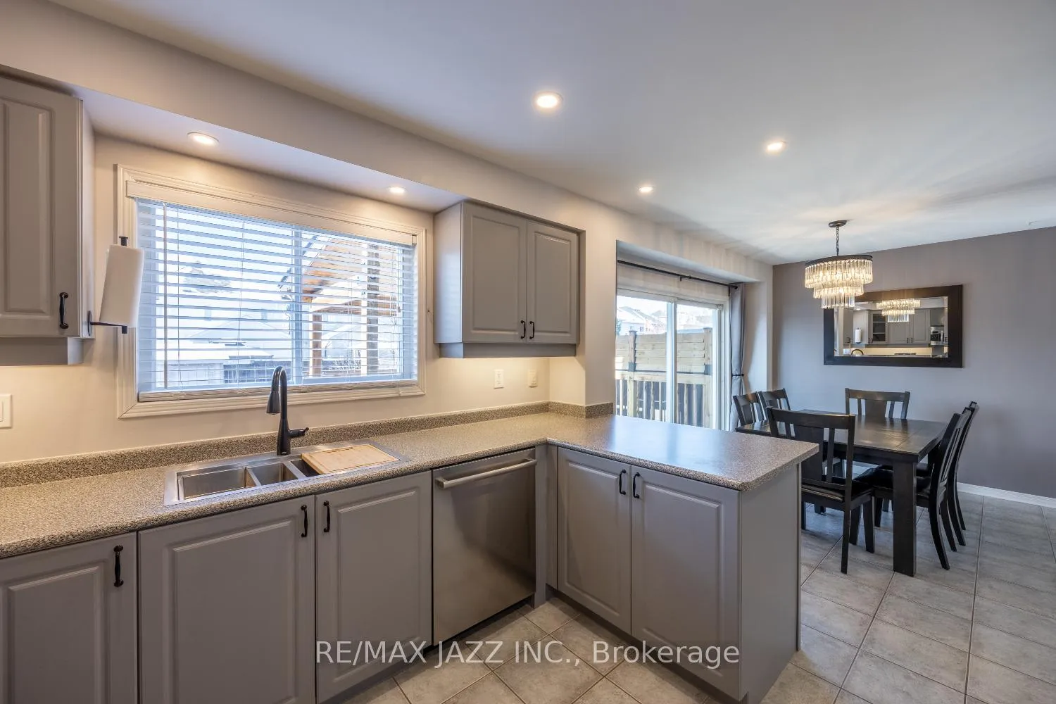 Photo 10 of 50 Honeyman Drive, Clarington, Bowmanville — HOMEH
