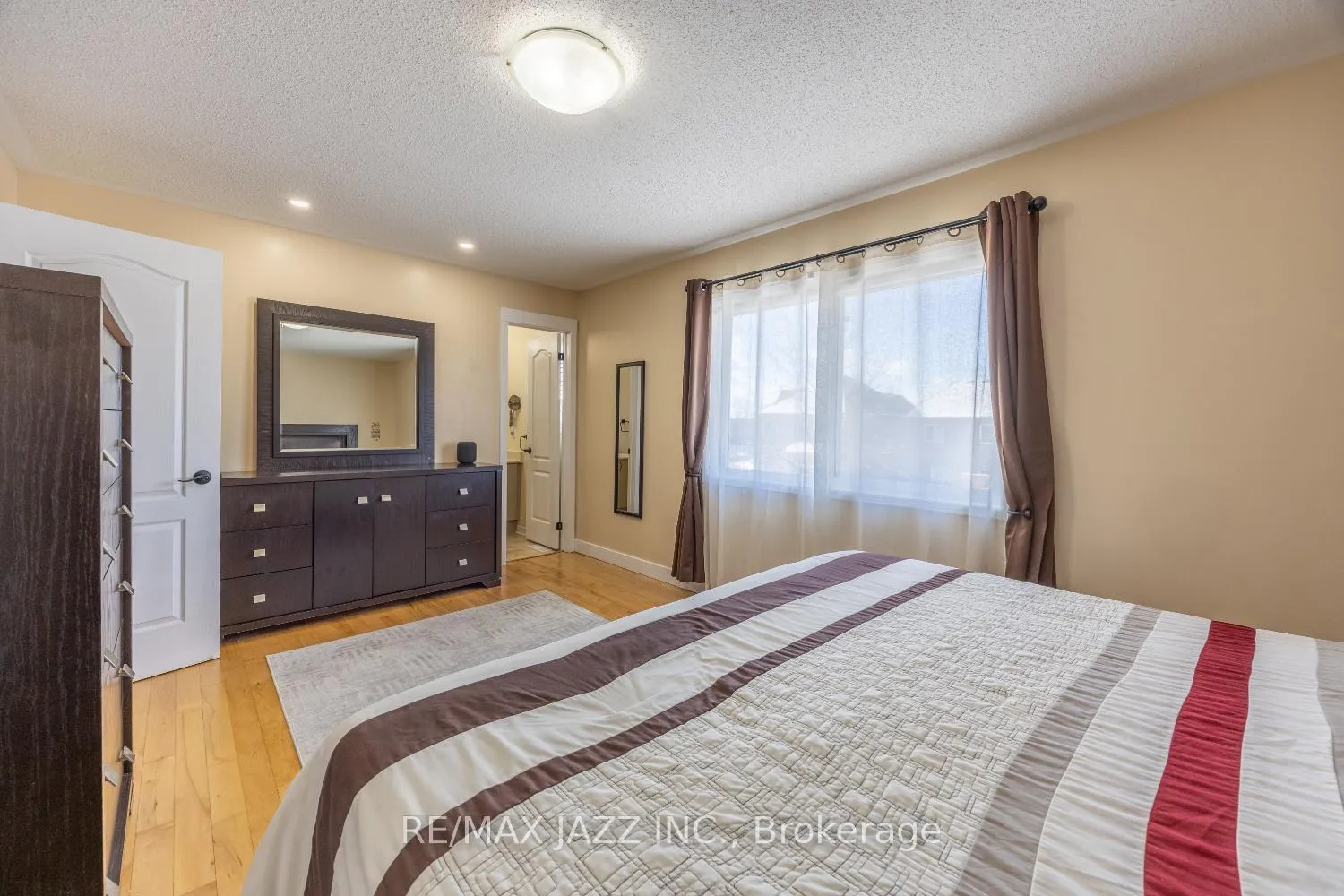 Photo 14 of 50 Honeyman Drive, Clarington, Bowmanville — HOMEH