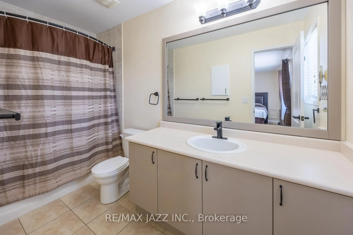 Photo 15 of 50 Honeyman Drive, Clarington, Bowmanville — HOMEH