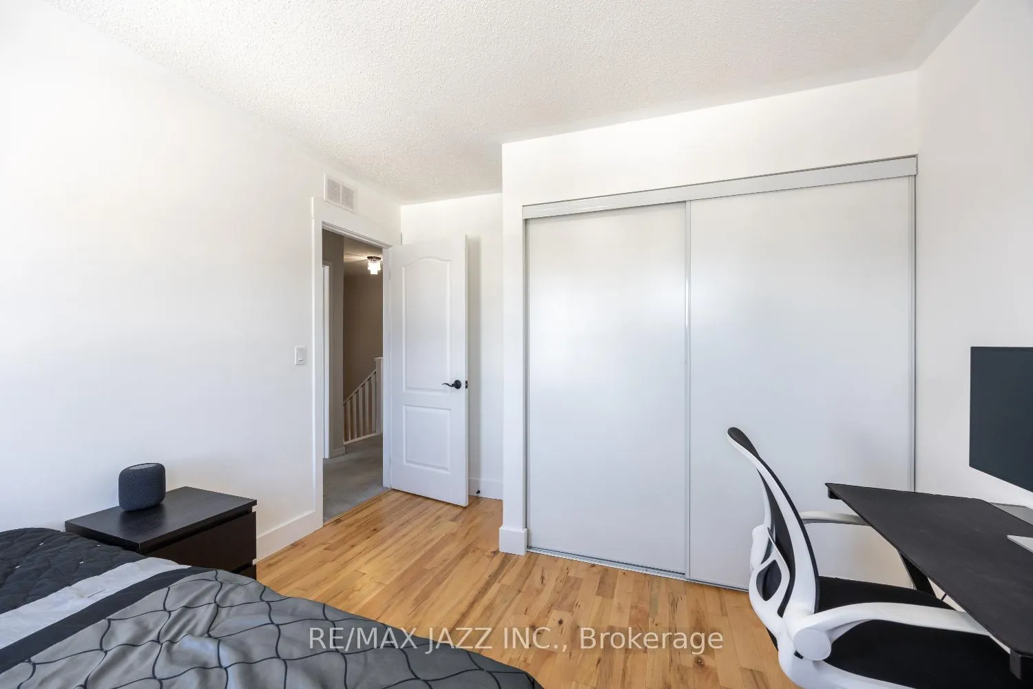 Photo 18 of 50 Honeyman Drive, Clarington, Bowmanville — HOMEH