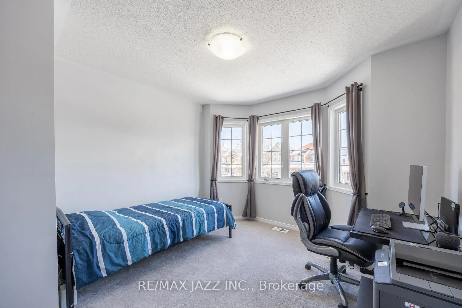 Photo 19 of 50 Honeyman Drive, Clarington, Bowmanville — HOMEH