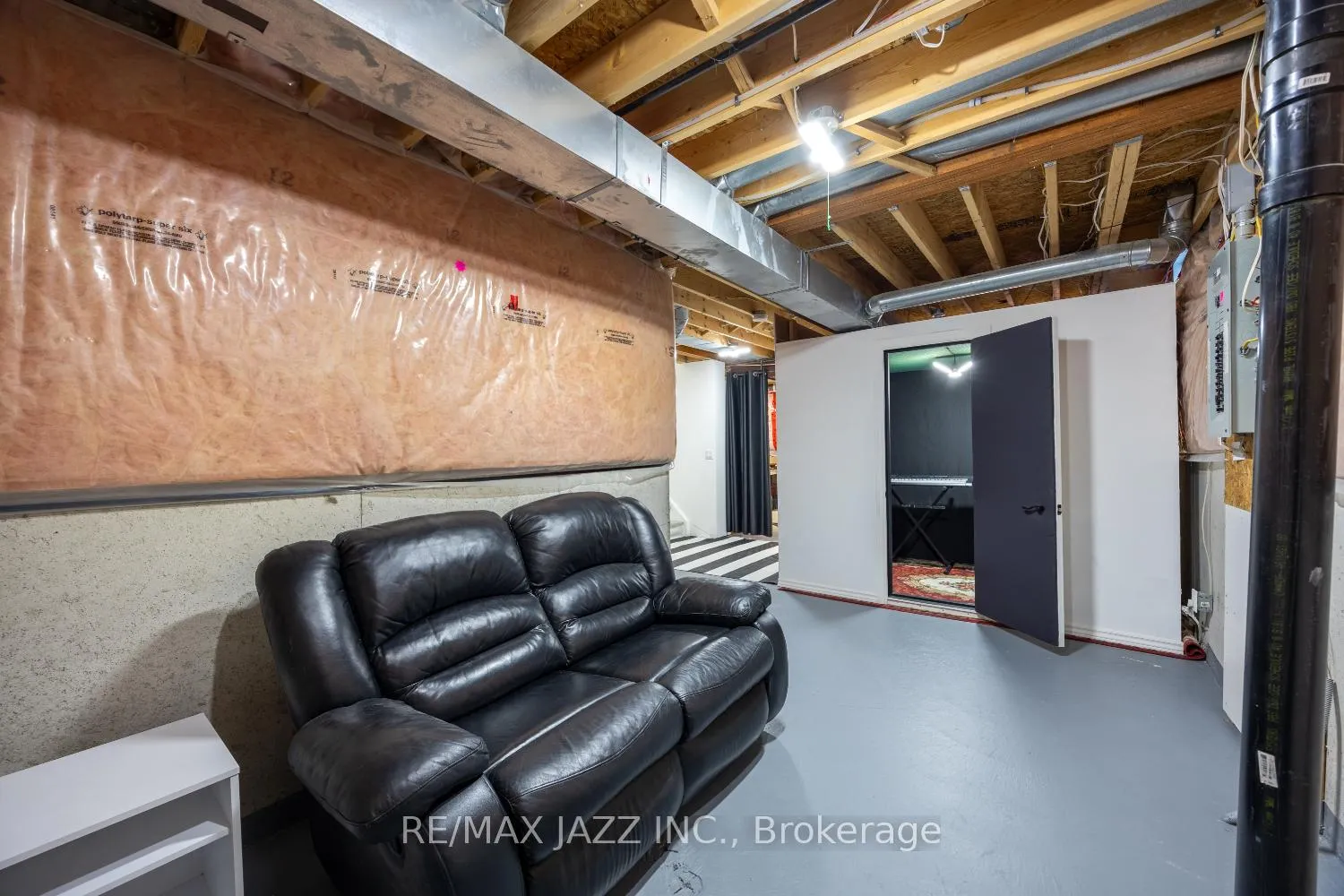 Photo 23 of 50 Honeyman Drive, Clarington, Bowmanville — HOMEH