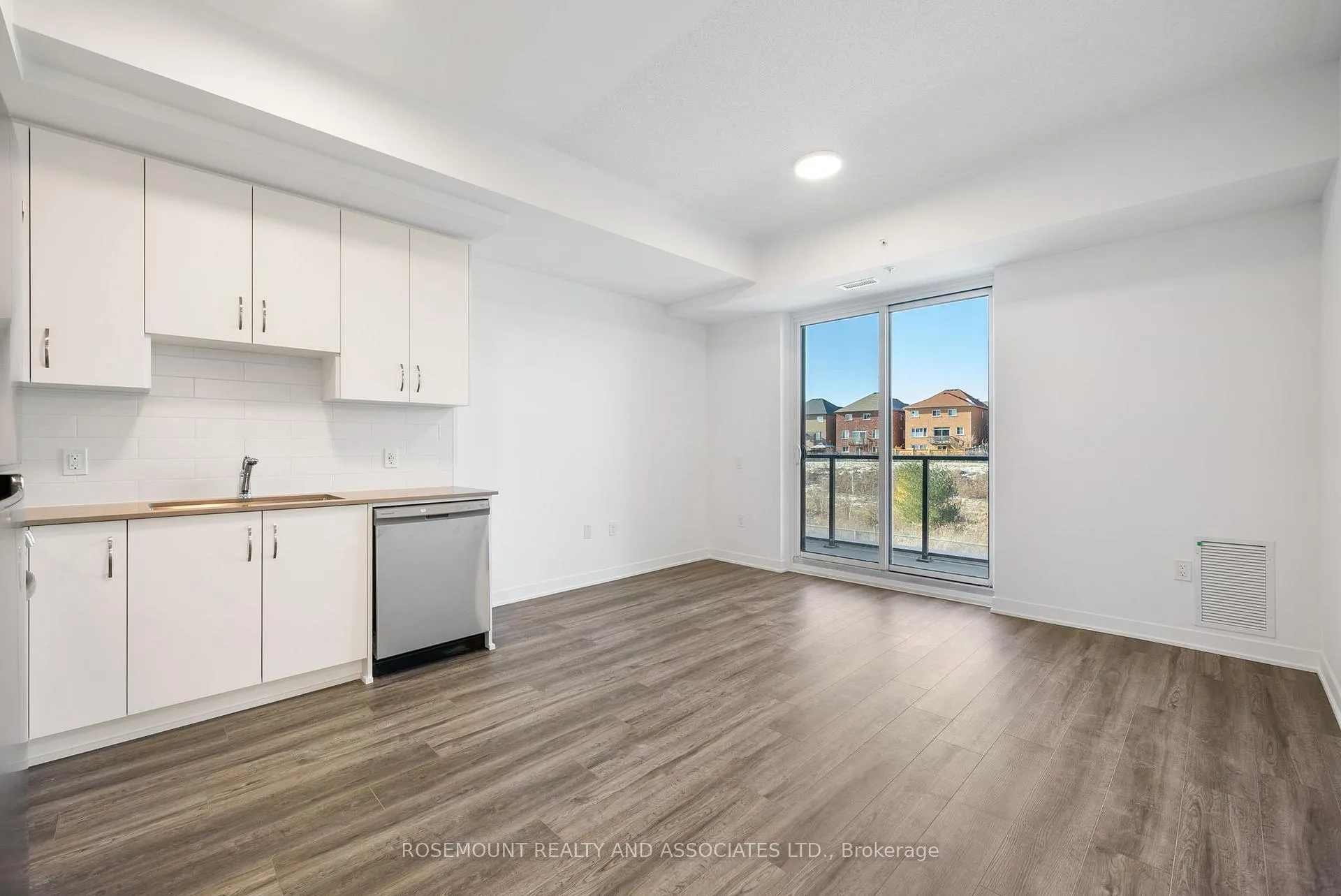 Photo 8 of Unit 221, 385 Arctic red Drive, Oshawa, Windfields — HOMEH