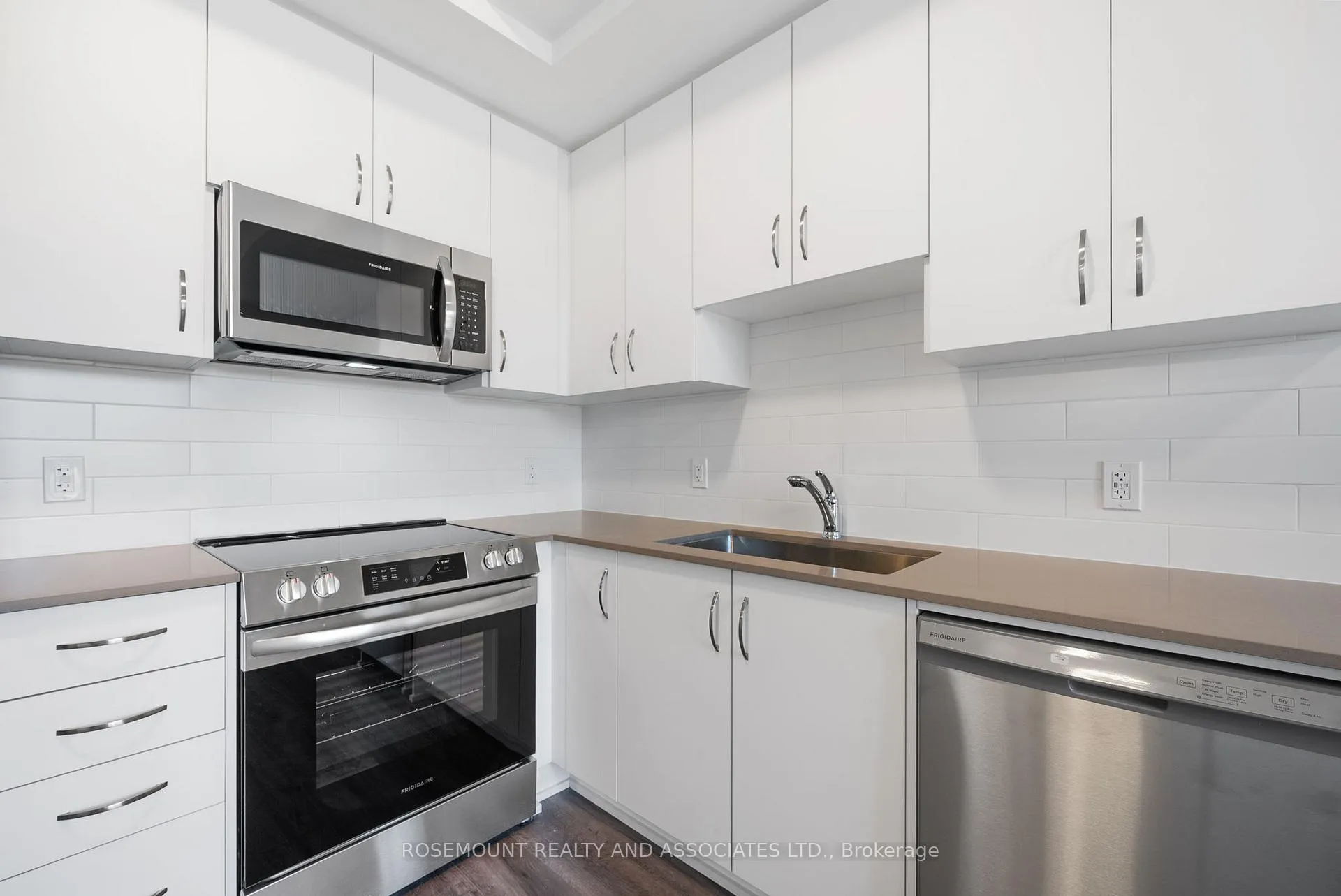 Photo 10 of Unit 221, 385 Arctic red Drive, Oshawa, Windfields — HOMEH