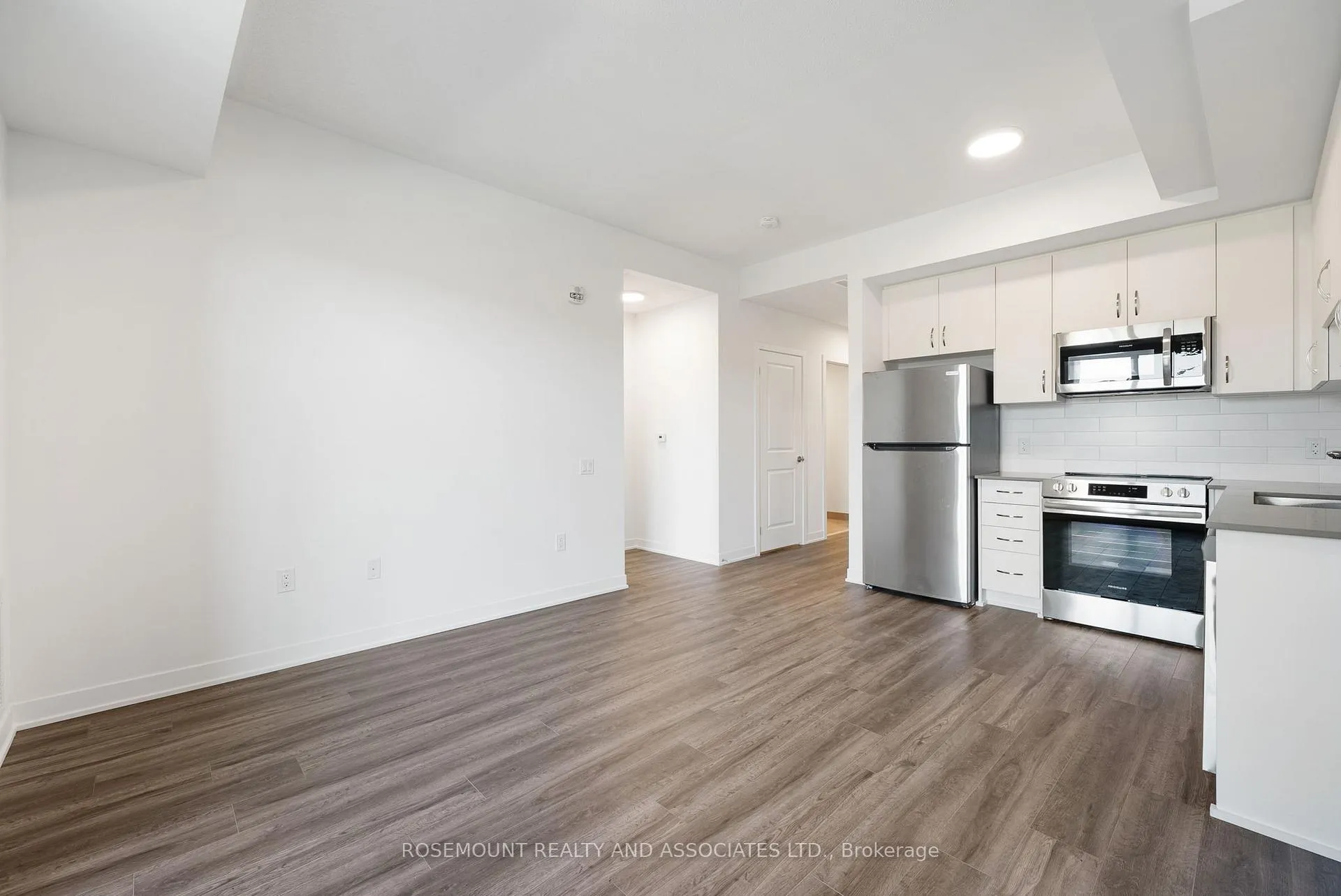 Photo 11 of Unit 221, 385 Arctic red Drive, Oshawa, Windfields — HOMEH