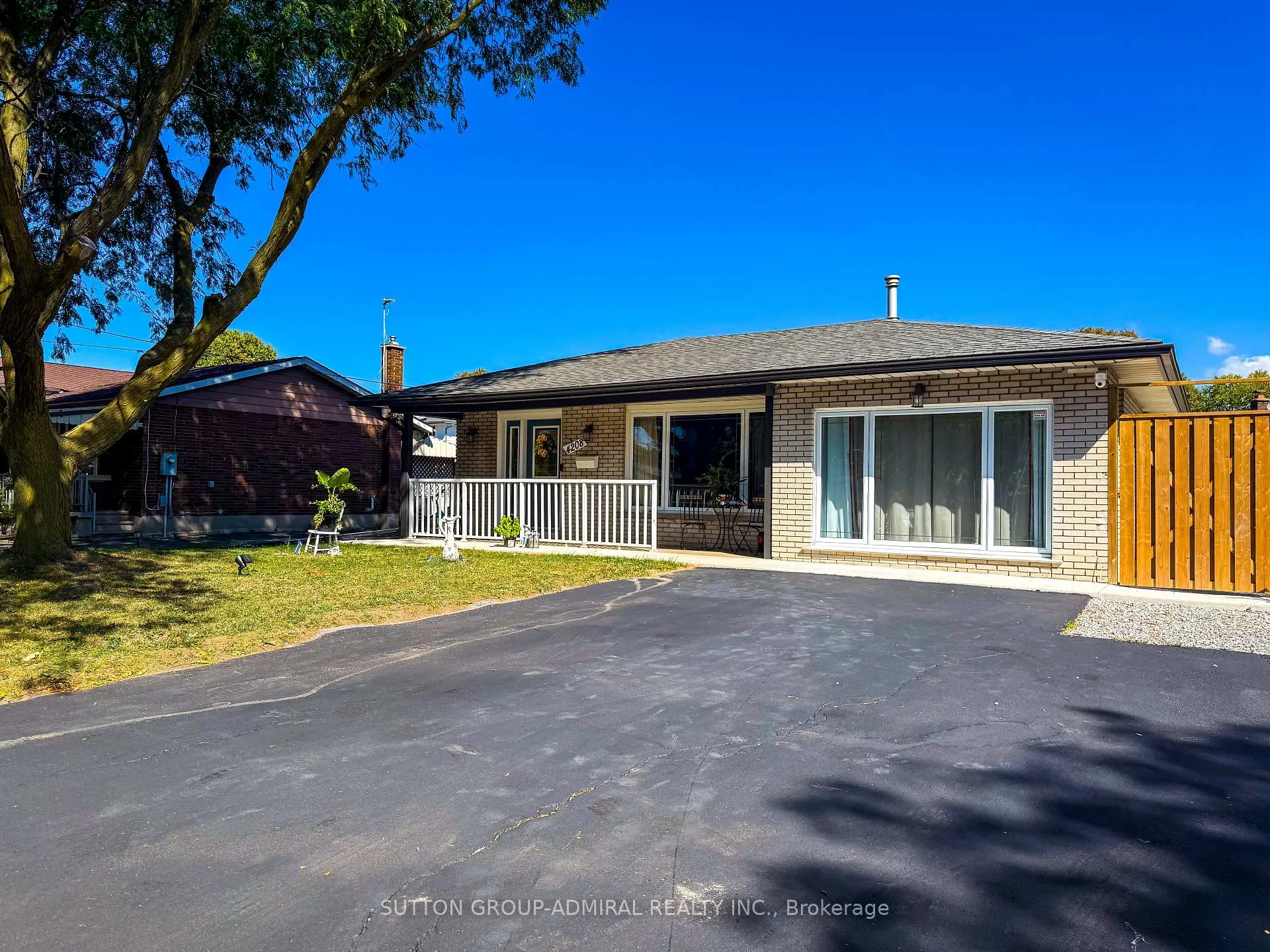 Photo 1 of 4208 Dorchester Road, Niagara Falls, Morrison — HOMEH
