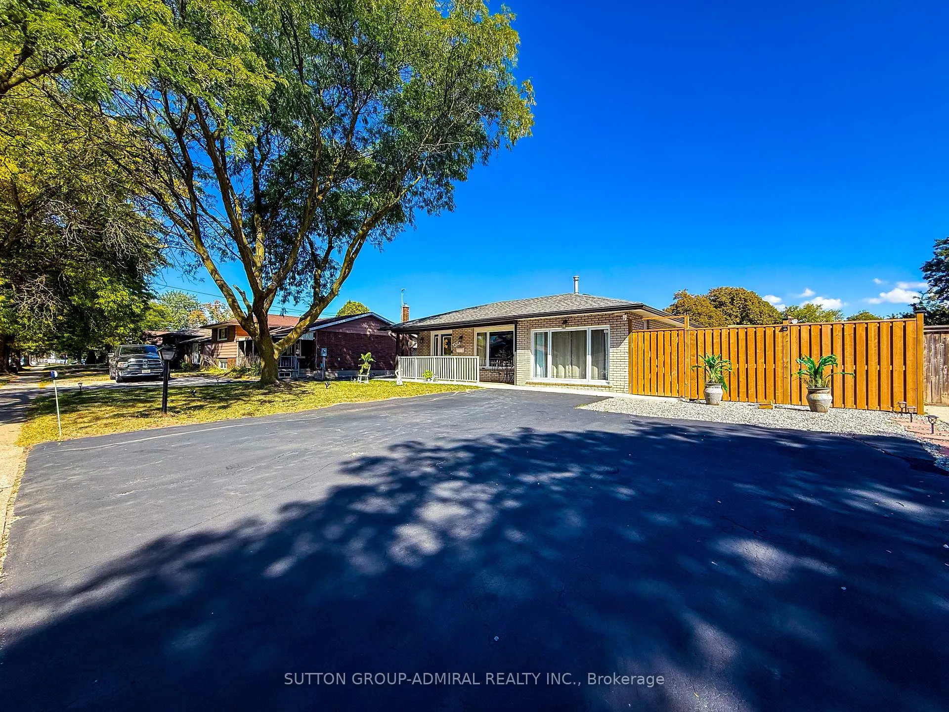 Photo 3 of 4208 Dorchester Road, Niagara Falls, Morrison — HOMEH