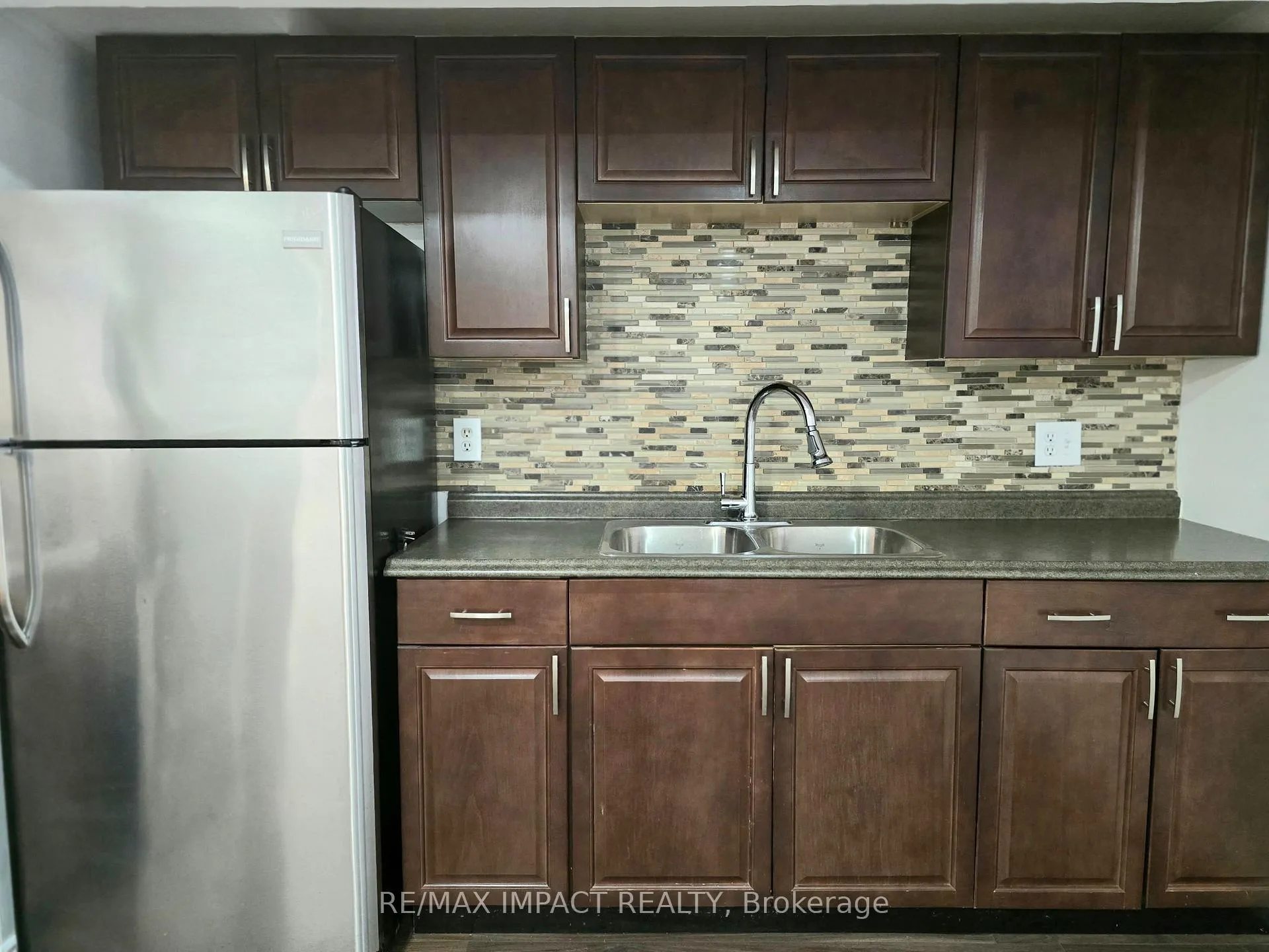 Photo 4 of 28 Fairmeadow Place E, Whitby, Blue Grass Meadows — HOMEH