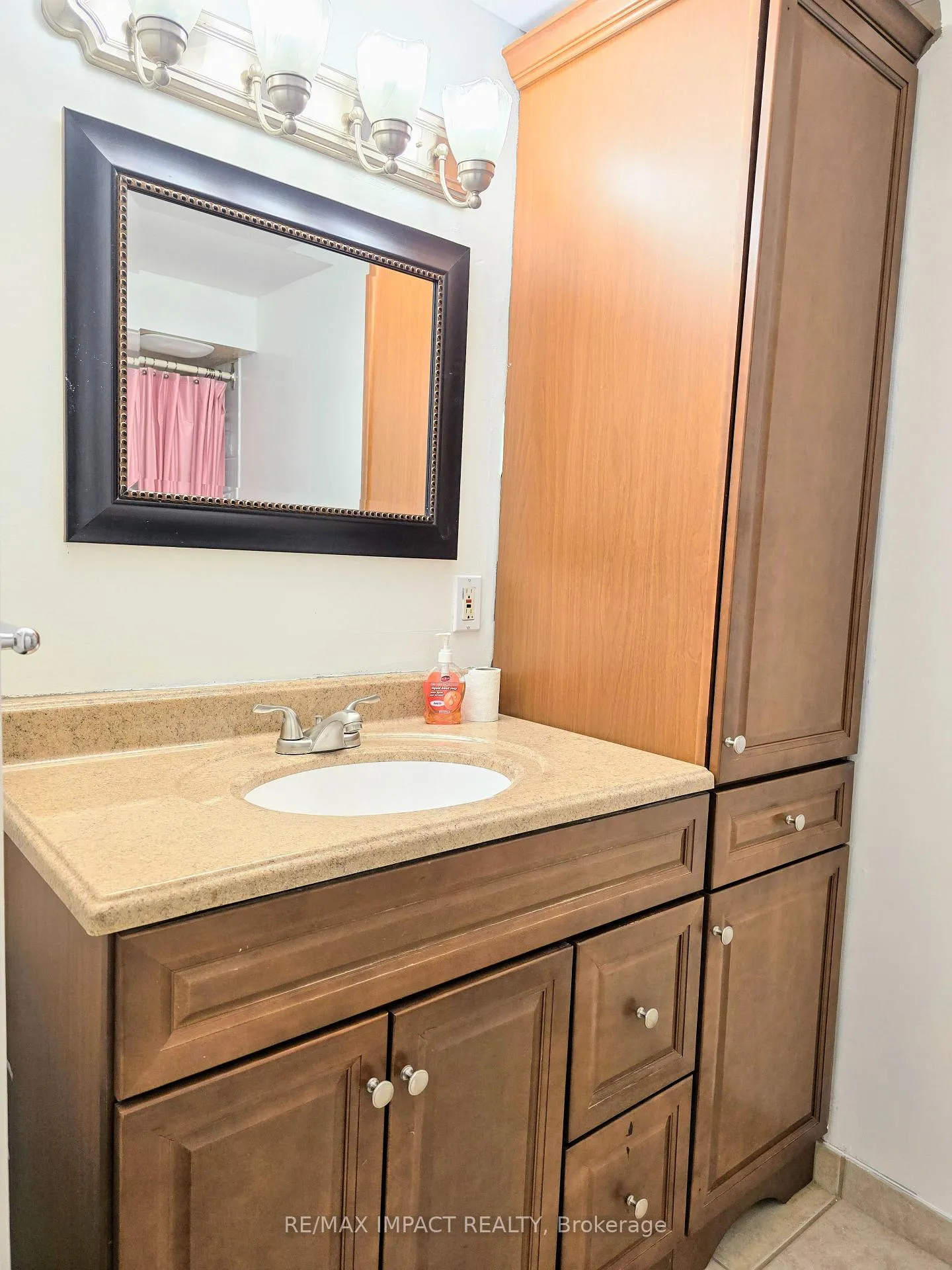 Photo 8 of 28 Fairmeadow Place E, Whitby, Blue Grass Meadows — HOMEH