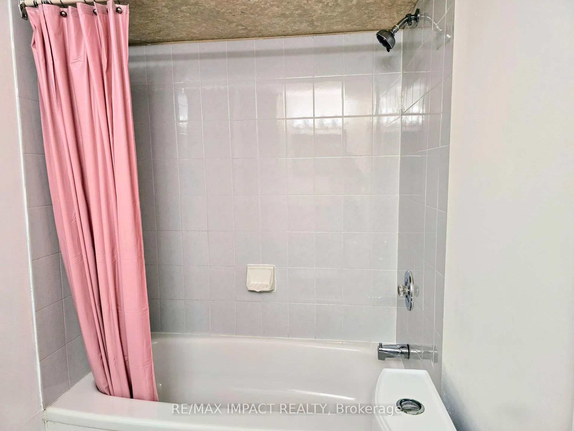 Photo 9 of 28 Fairmeadow Place E, Whitby, Blue Grass Meadows — HOMEH