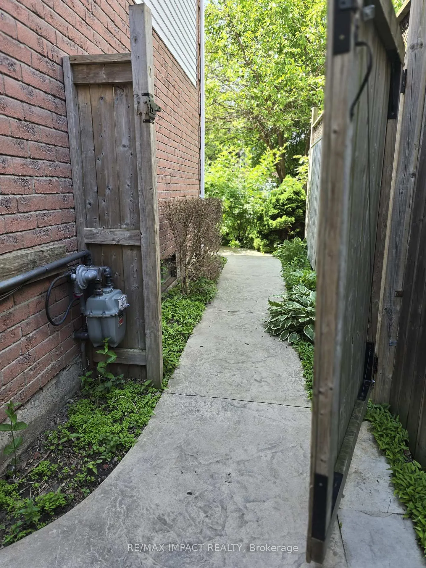 Photo 16 of 28 Fairmeadow Place E, Whitby, Blue Grass Meadows — HOMEH