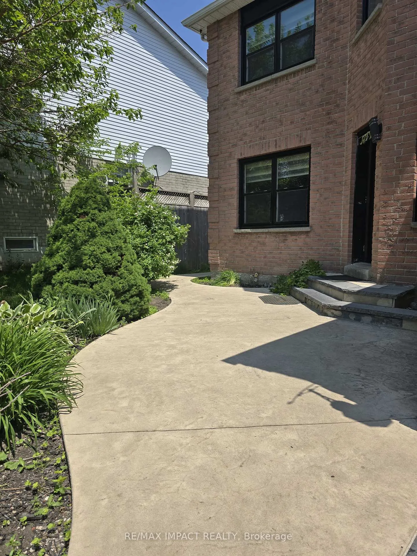 Photo 17 of 28 Fairmeadow Place E, Whitby, Blue Grass Meadows — HOMEH