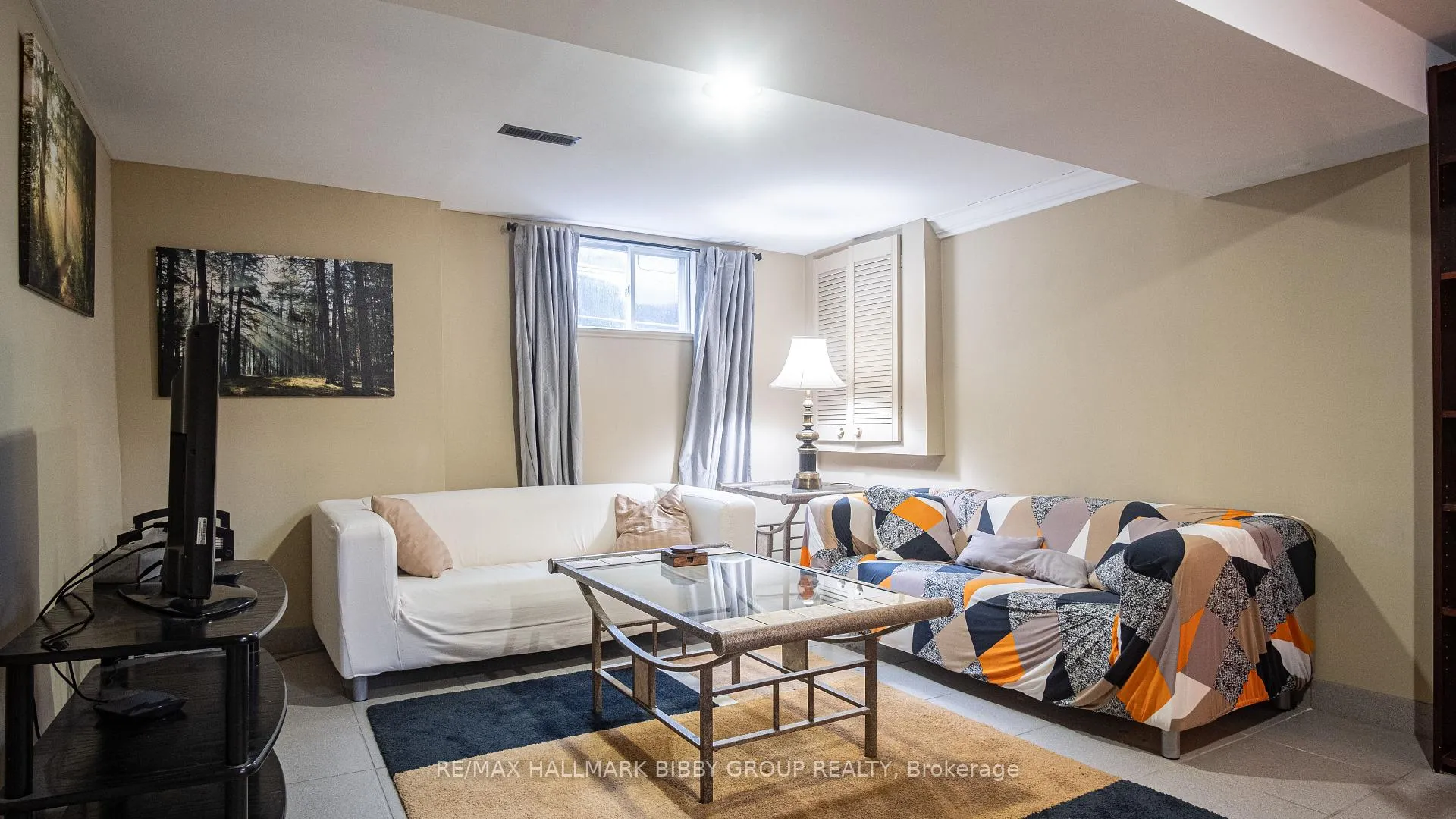Front of Unit Lower, 33 Holland Avenue