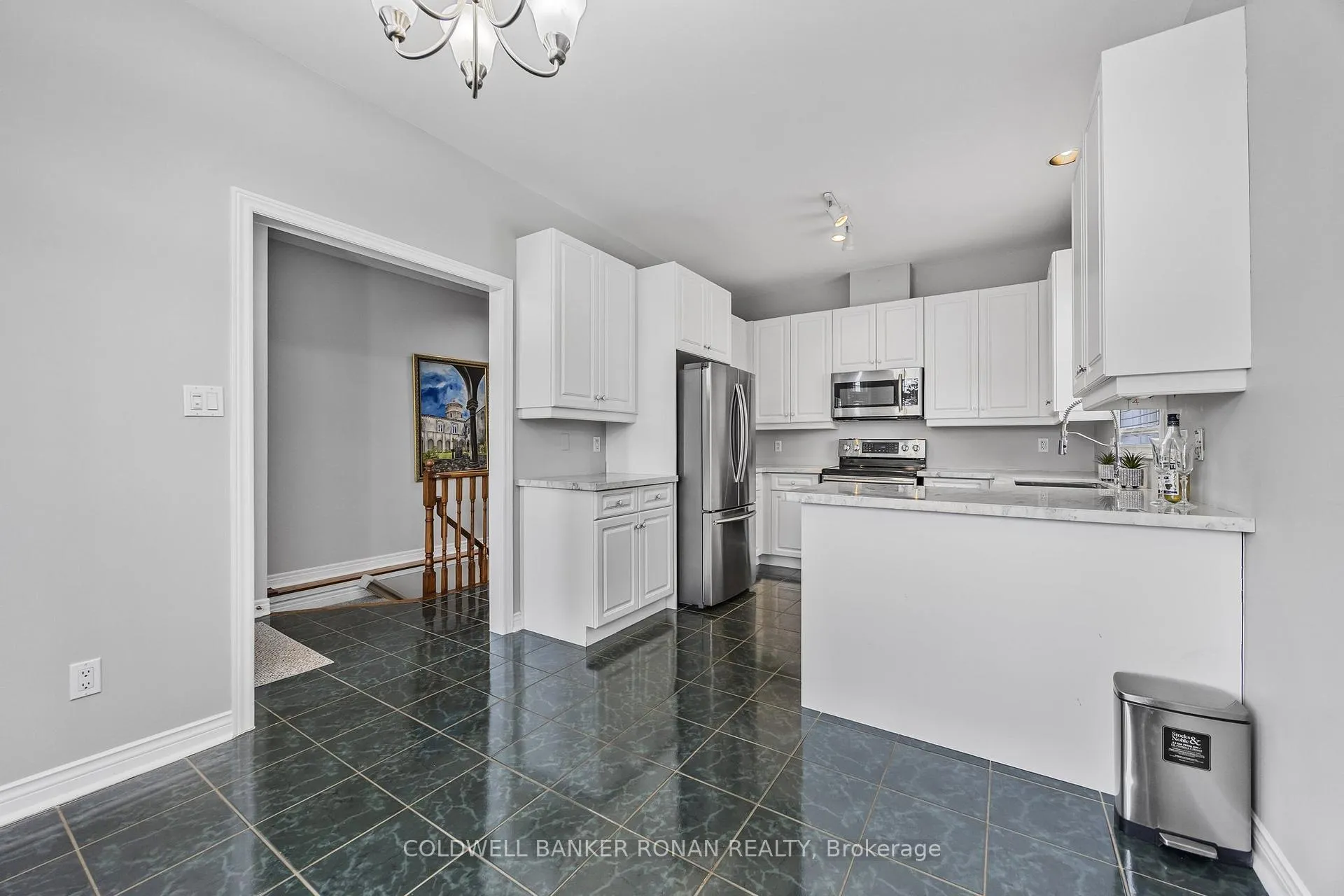 Photo 7 of 29 Briar Gate Way, New Tecumseth, Alliston — HOMEH