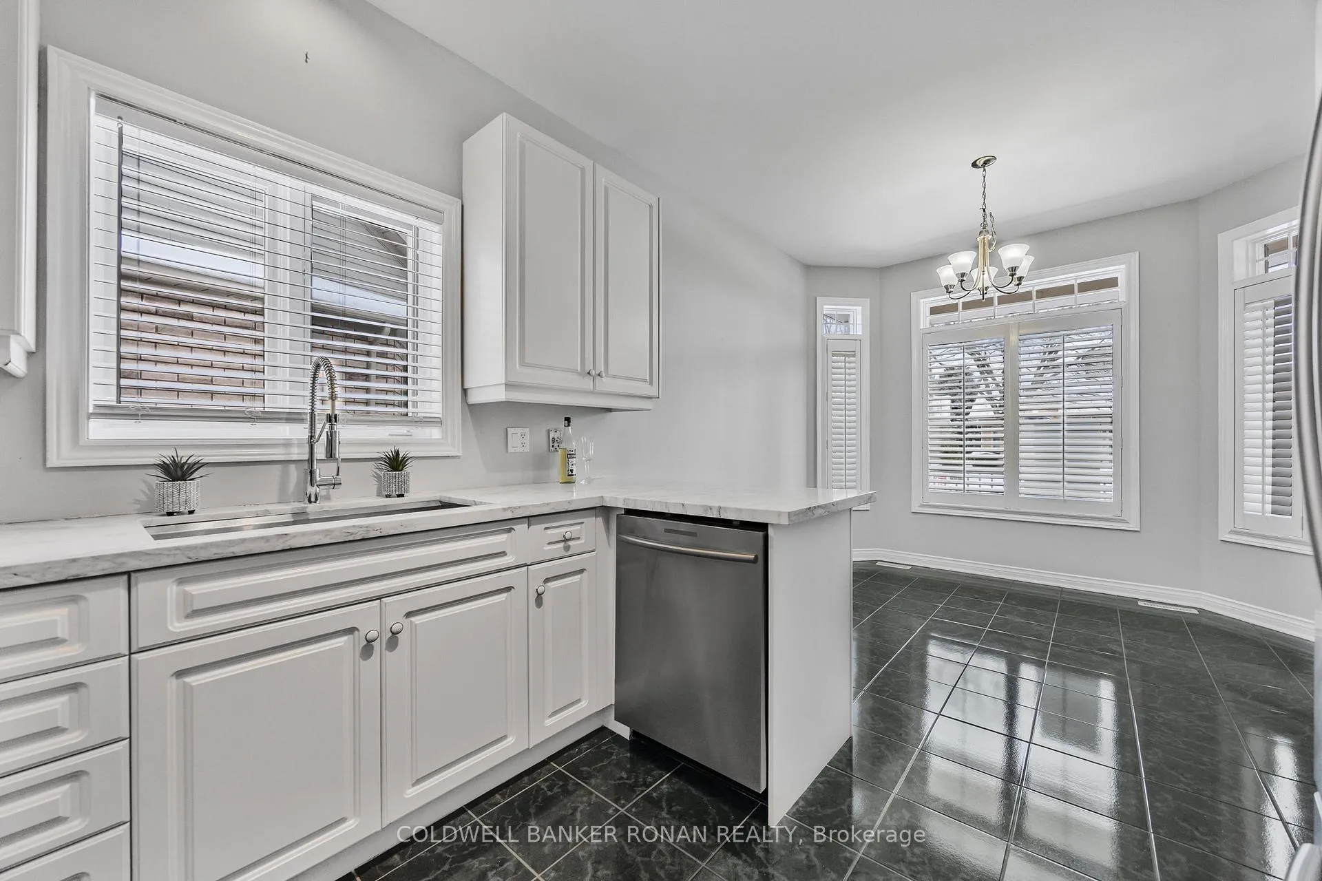 Photo 9 of 29 Briar Gate Way, New Tecumseth, Alliston — HOMEH