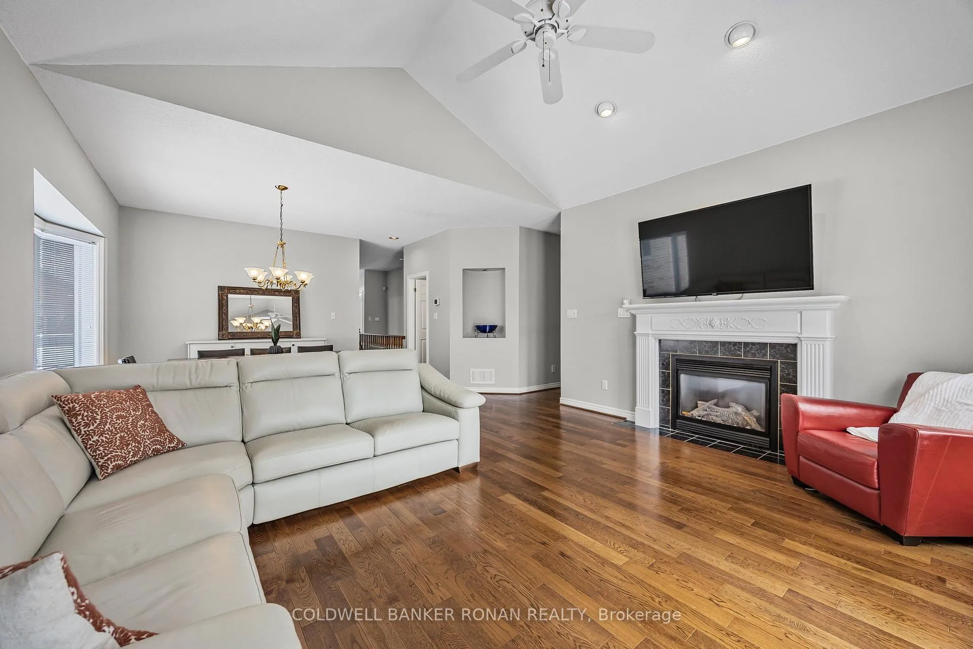 Photo 13 of 29 Briar Gate Way, New Tecumseth, Alliston — HOMEH