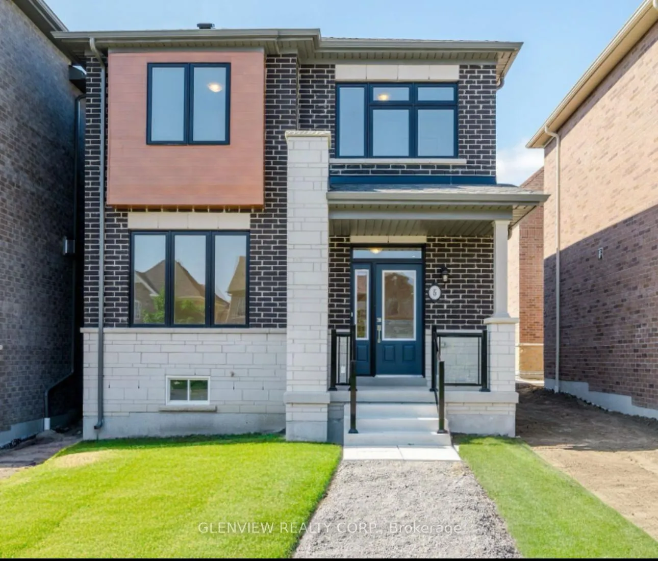 Front of 5 Mountainside Crescent