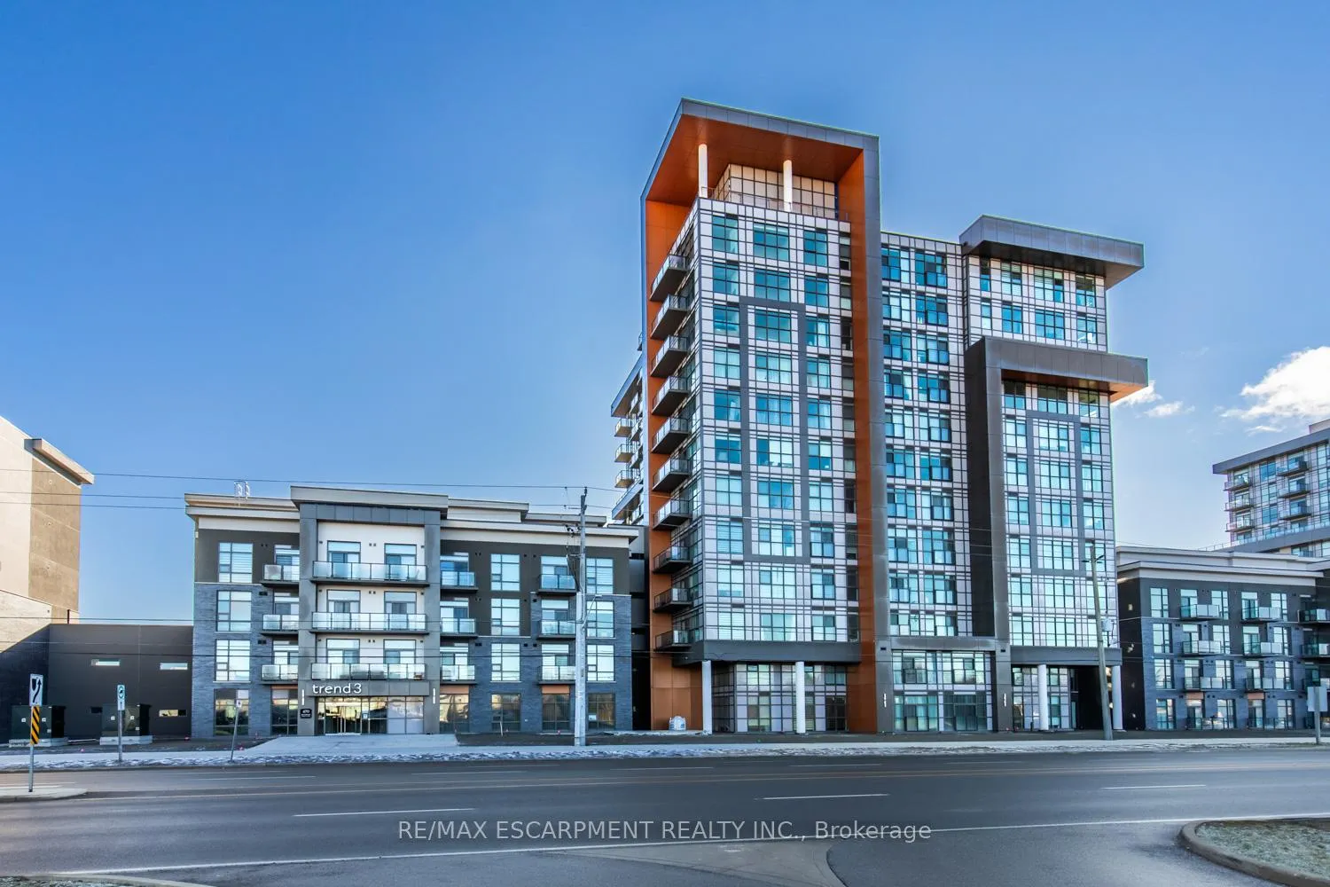 Front of Unit 704, 460 Dundas Street