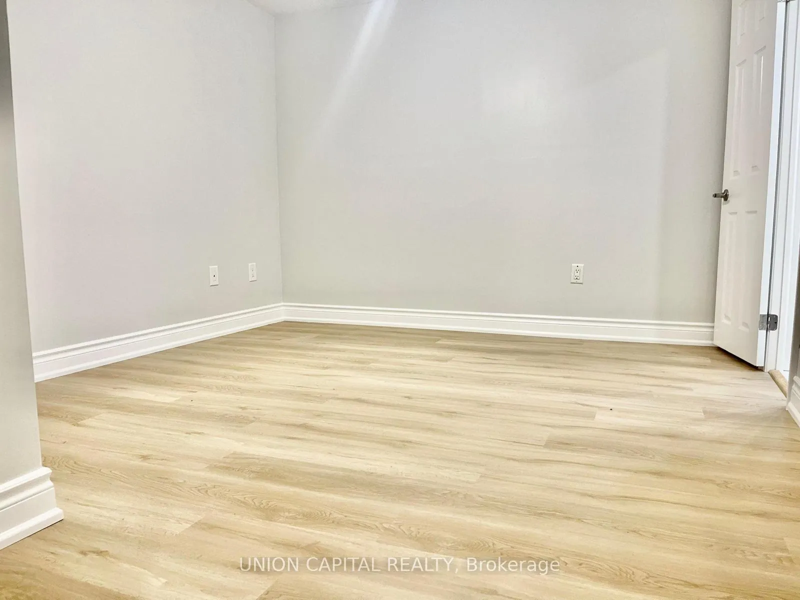 Photo 4 of Unit Lower, 19 Devonshire Avenue, Markham, Milliken Mills East — HOMEH