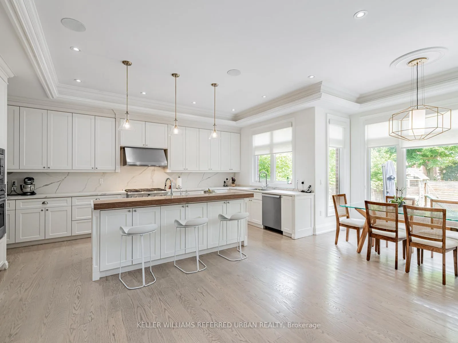 Photo 16 of 606 Glengrove Avenue, Toronto, Englemount-Lawrence — HOMEH
