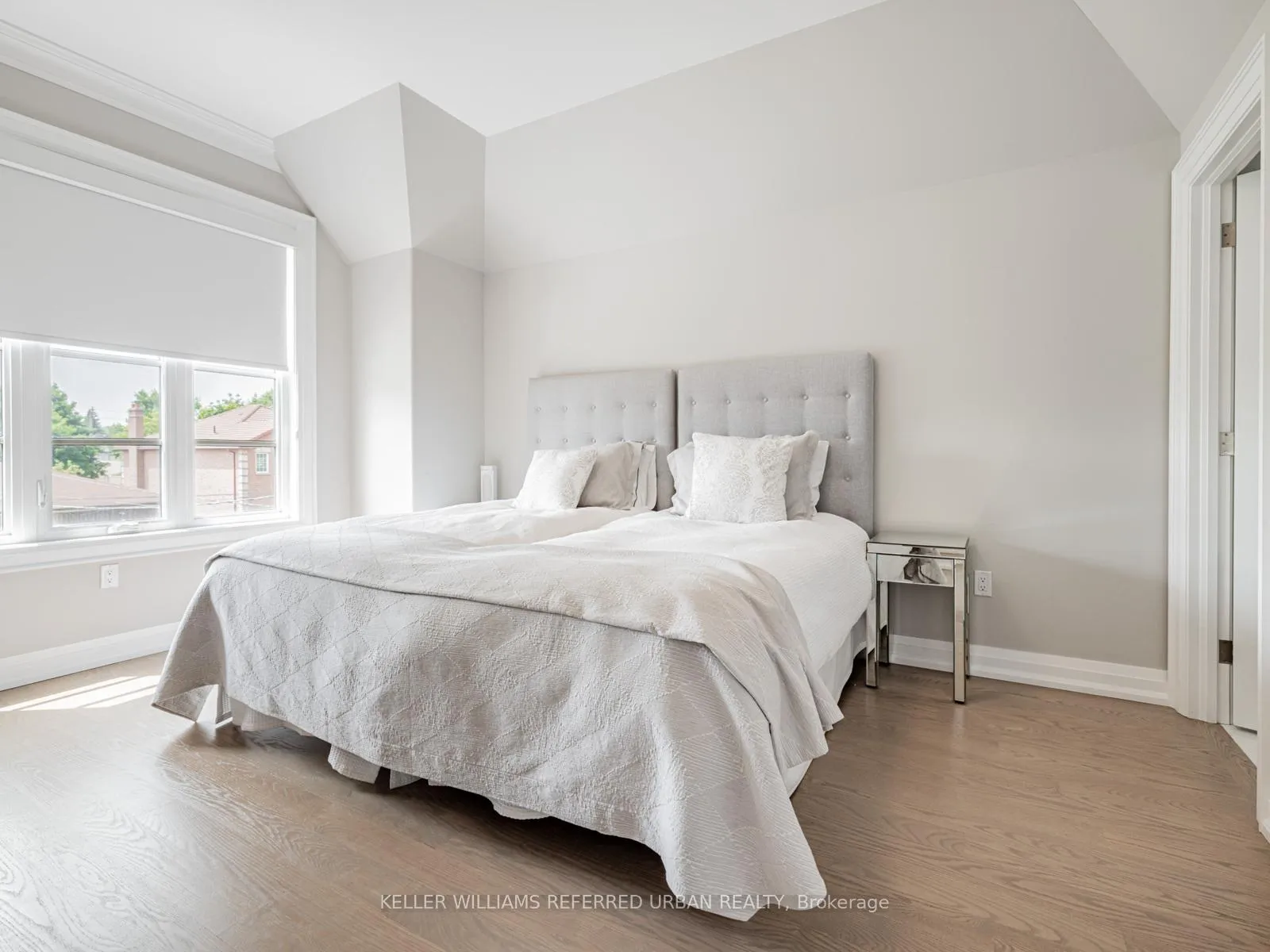 Photo 24 of 606 Glengrove Avenue, Toronto, Englemount-Lawrence — HOMEH