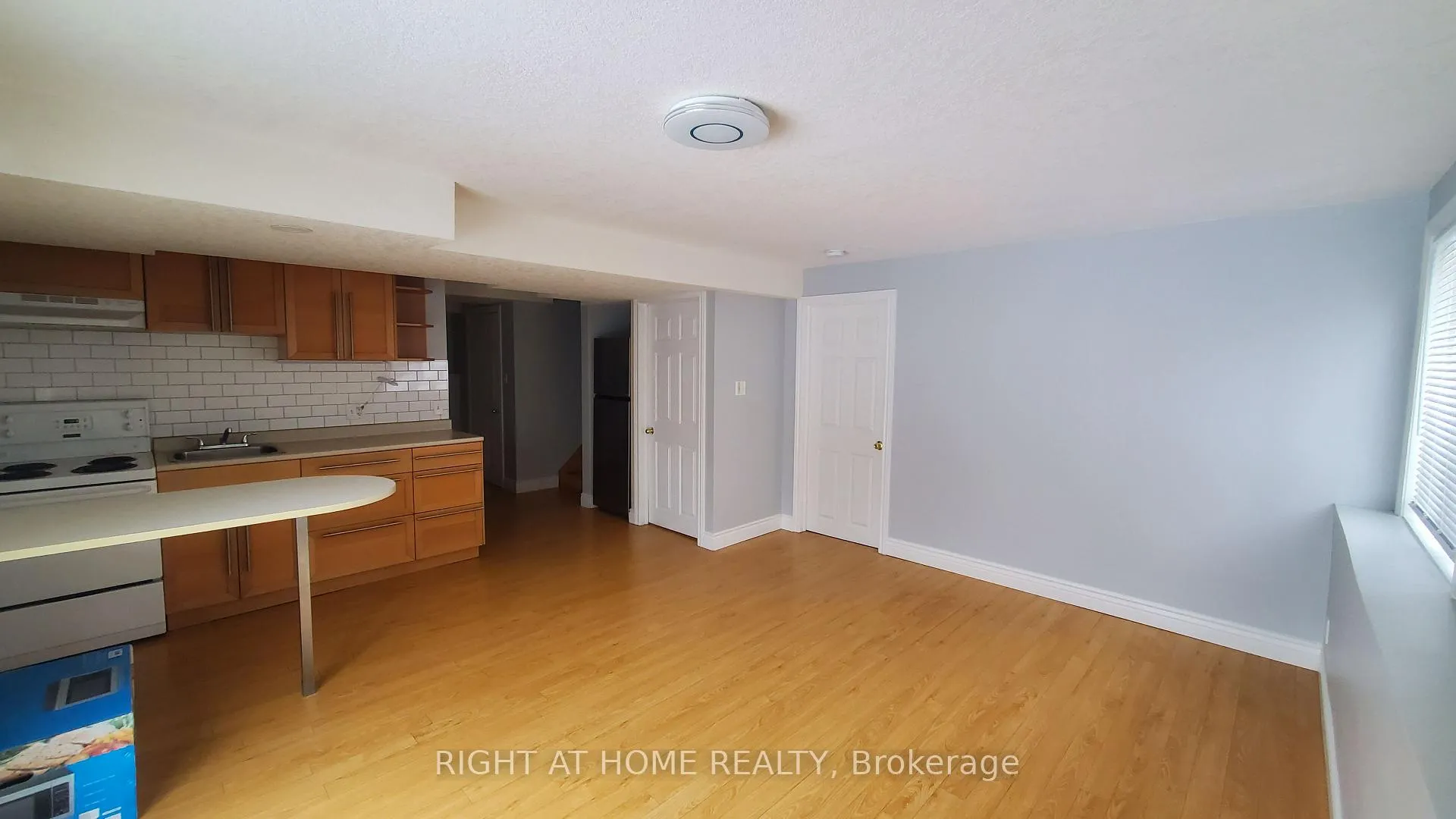 Photo 3 of 1203 Countrystone Drive, Kitchener — HOMEH