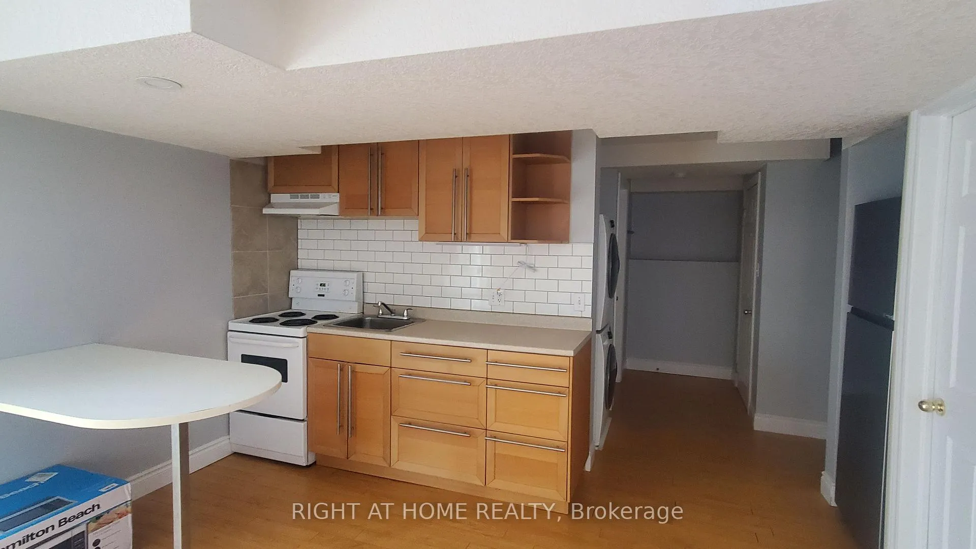 Photo 7 of 1203 Countrystone Drive, Kitchener — HOMEH