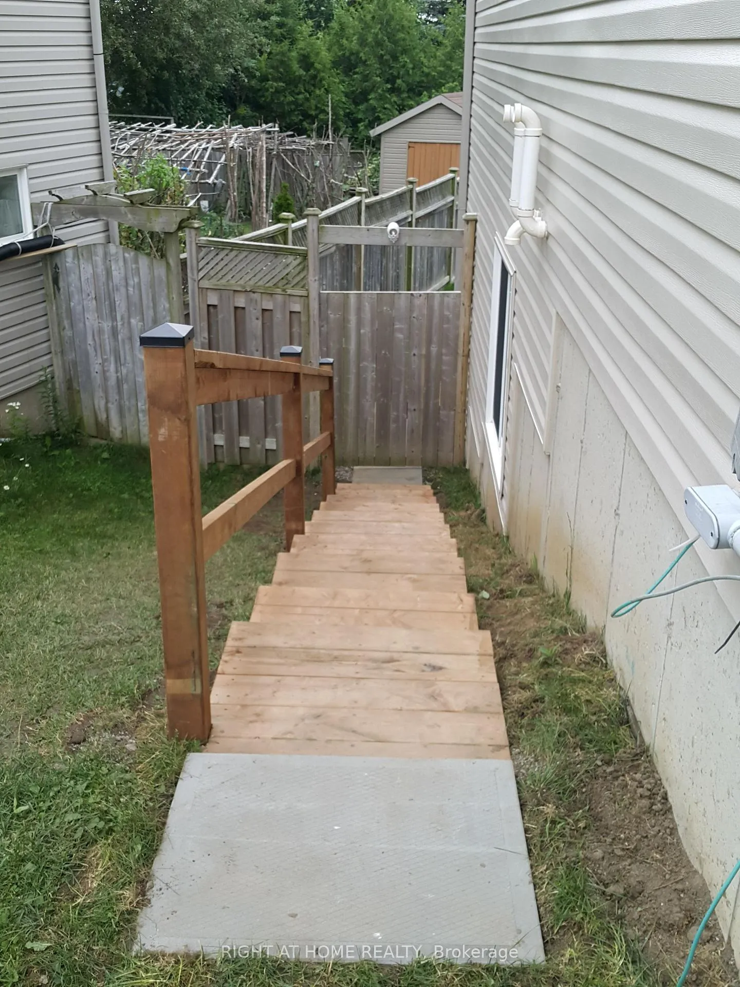 Photo 11 of 1203 Countrystone Drive, Kitchener — HOMEH