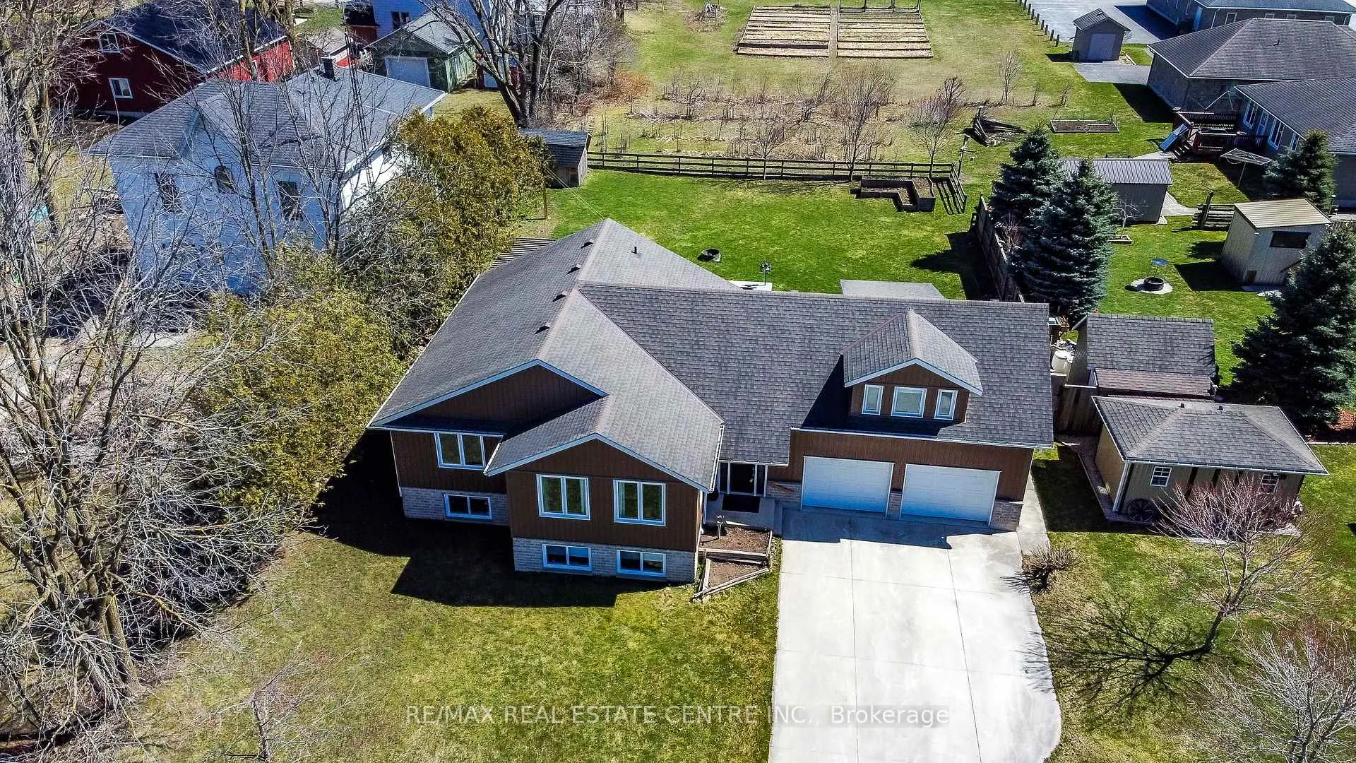 Photo 32 of Unit B, 405 Minnie Street, North Huron, Wingham — HOMEH