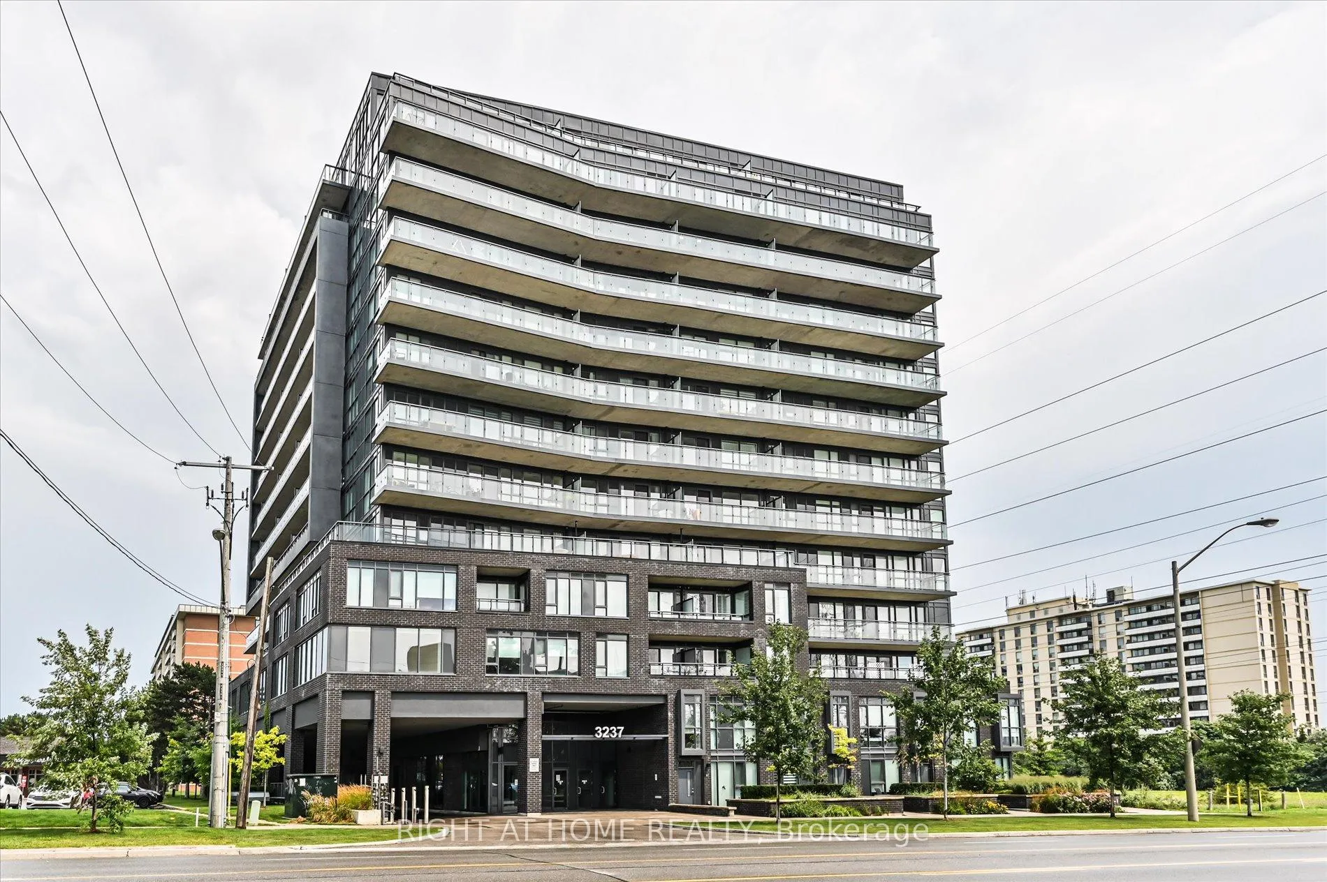 Front of Unit 312, 3237 Bayview Avenue