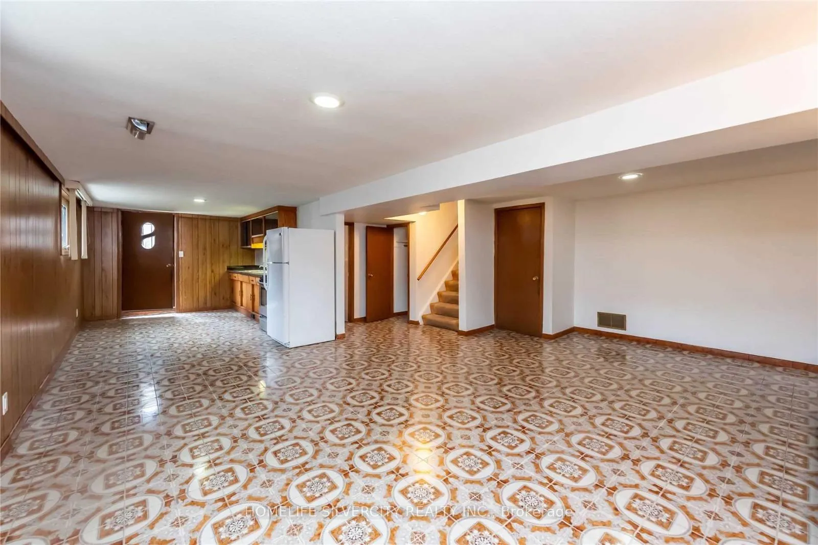 Photo 10 of 5 Teak Street, Hamilton, Stoney Creek — HOMEH