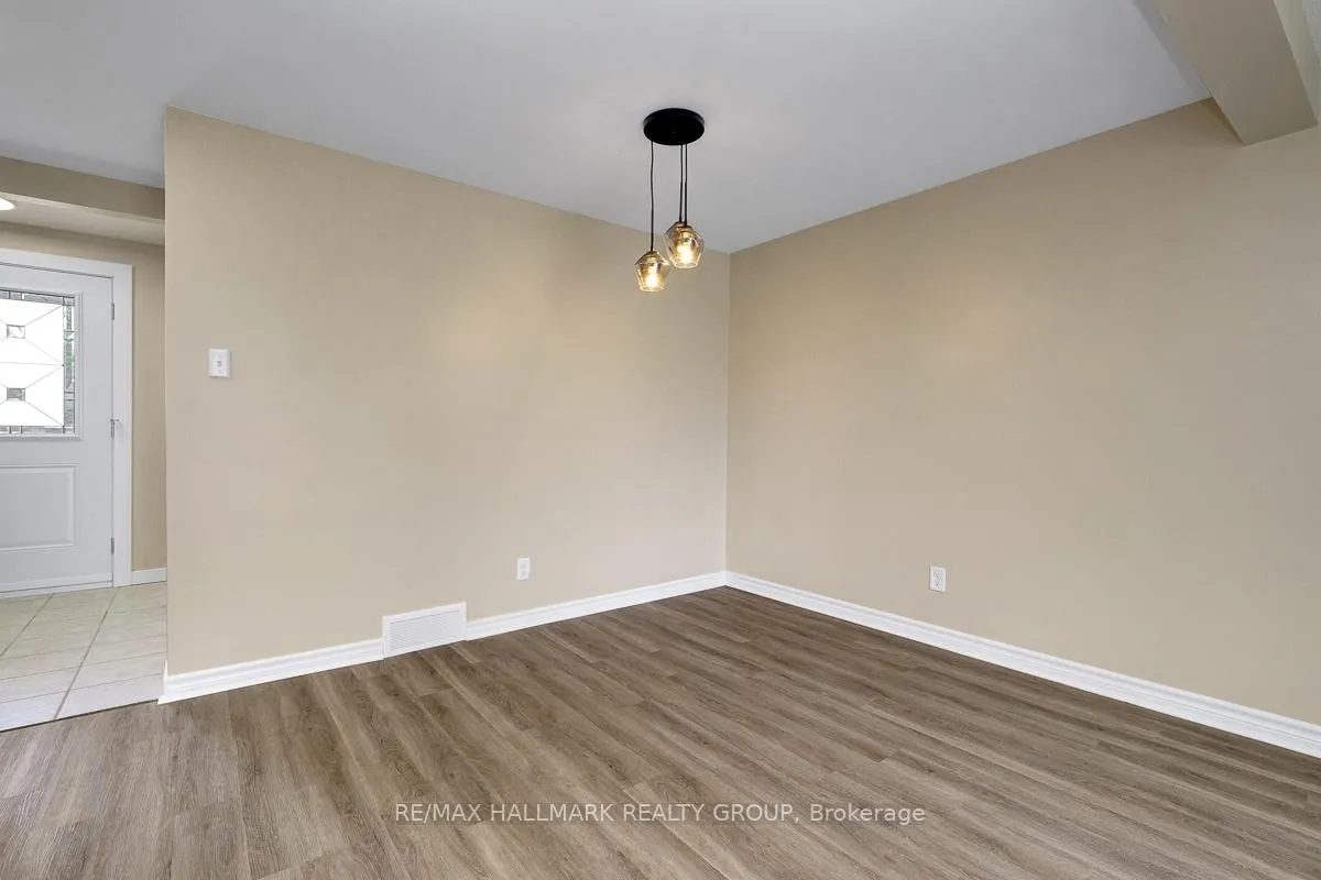 Photo 11 of 1701 Lafrance Drive, Ottawa, Queenswood Heights South — HOMEH