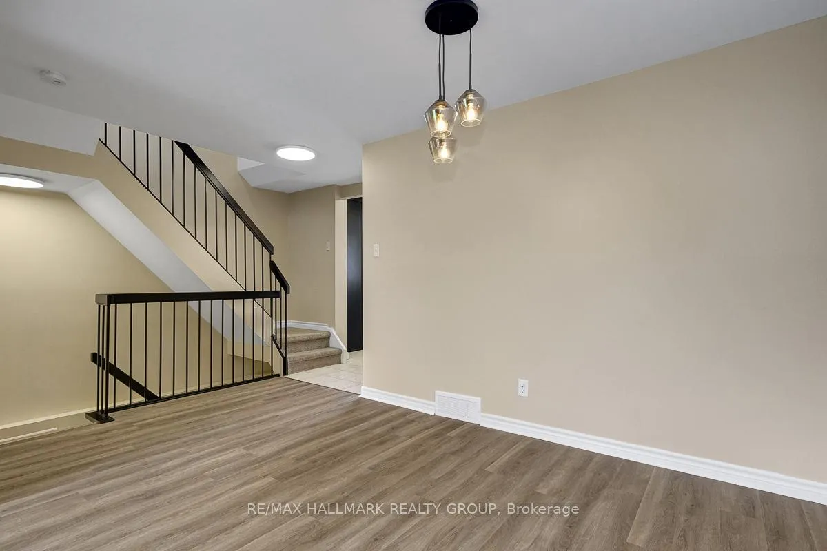 Photo 12 of 1701 Lafrance Drive, Ottawa, Queenswood Heights South — HOMEH