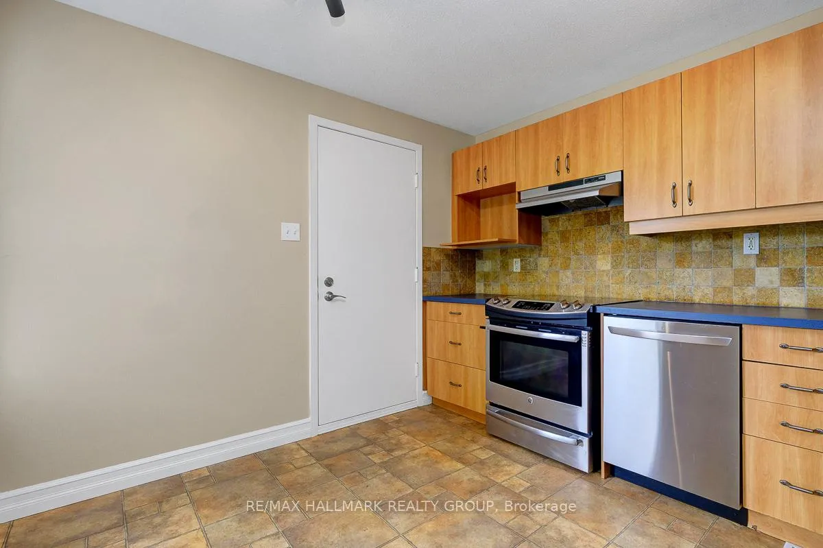 Photo 13 of 1701 Lafrance Drive, Ottawa, Queenswood Heights South — HOMEH