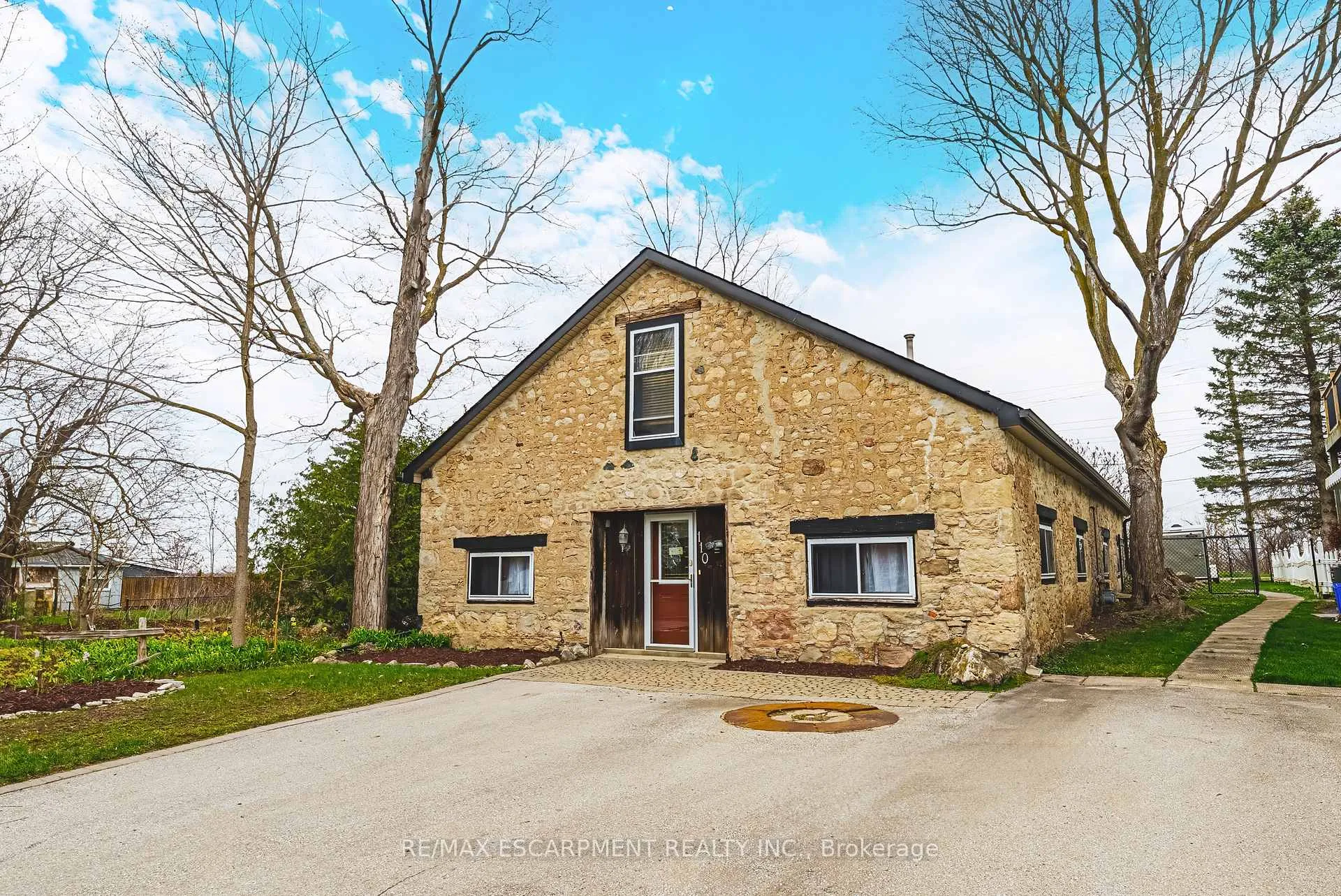 Photo 2 of 110 Freelton Road, Hamilton, Freelton — HOMEH