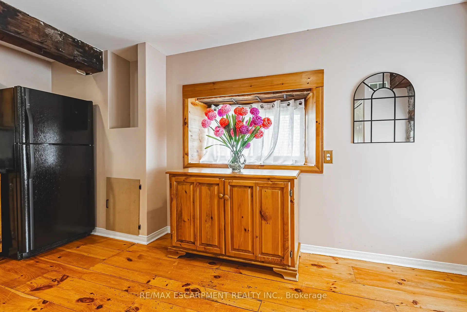 Photo 8 of 110 Freelton Road, Hamilton, Freelton — HOMEH