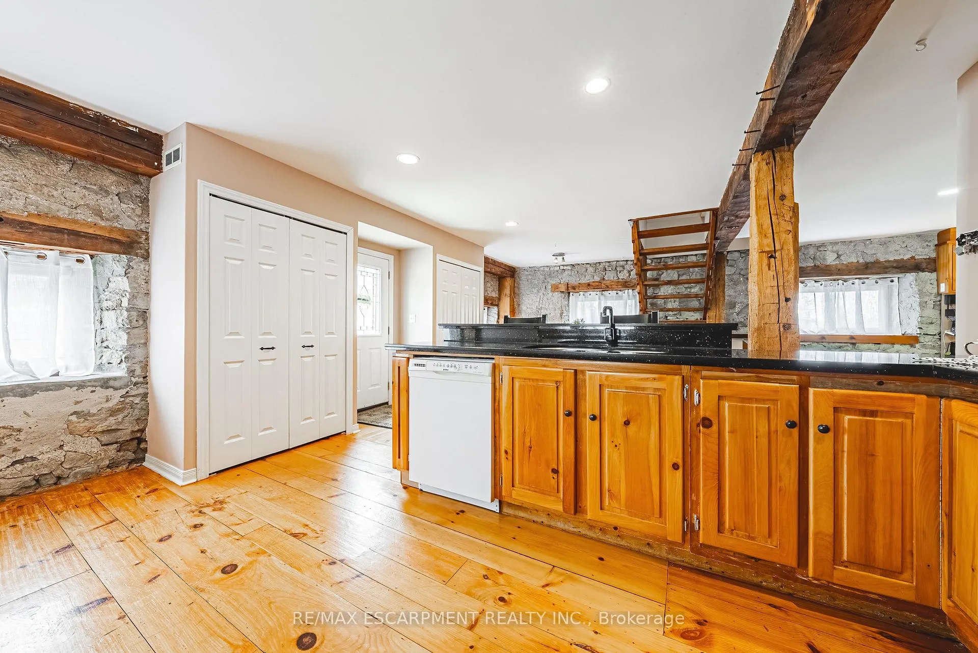 Photo 10 of 110 Freelton Road, Hamilton, Freelton — HOMEH