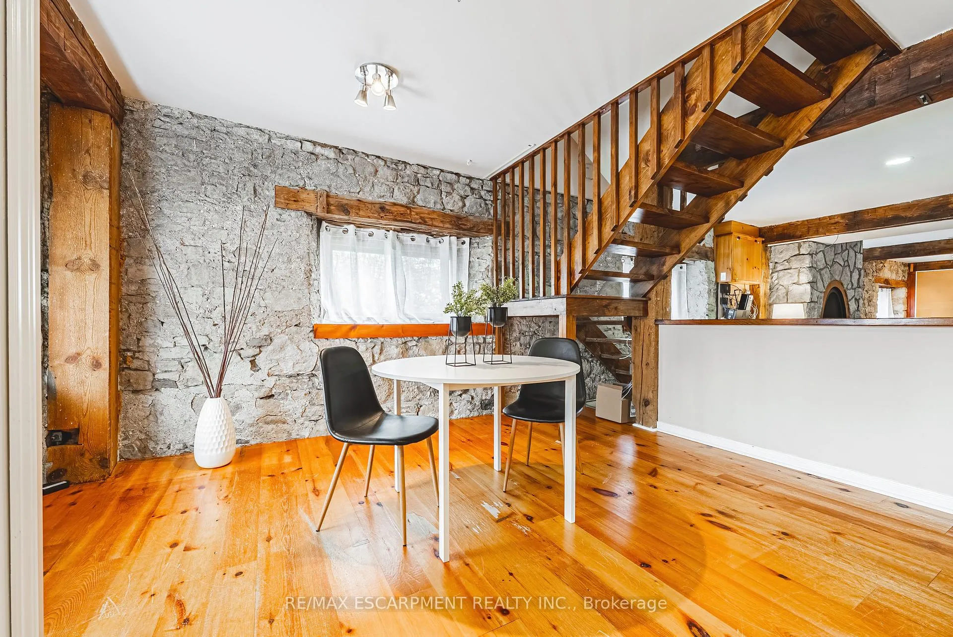 Photo 11 of 110 Freelton Road, Hamilton, Freelton — HOMEH