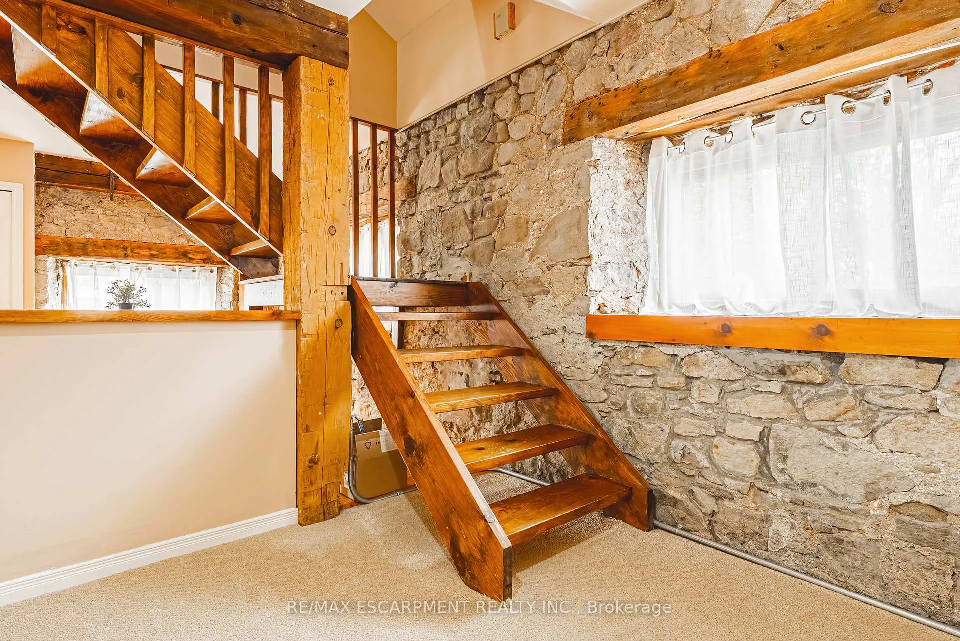 Photo 12 of 110 Freelton Road, Hamilton, Freelton — HOMEH